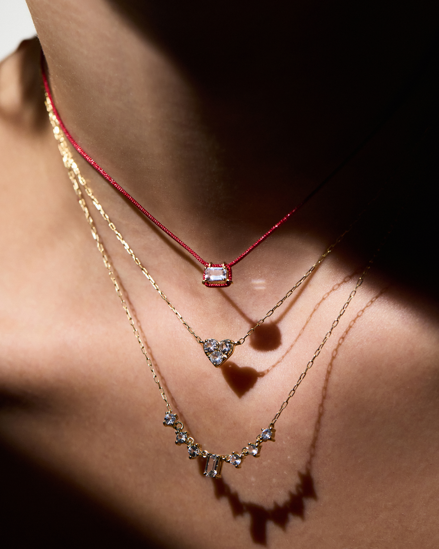 Colar Cord Nora Vermelho em Ouro 18K e Safira Branca