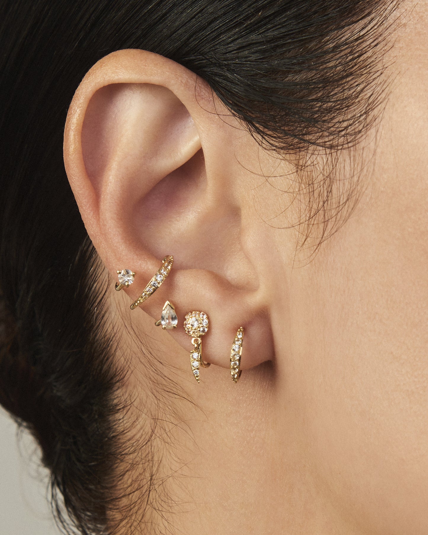 Piercing Donna em Ouro 18K e Safiras Brancas