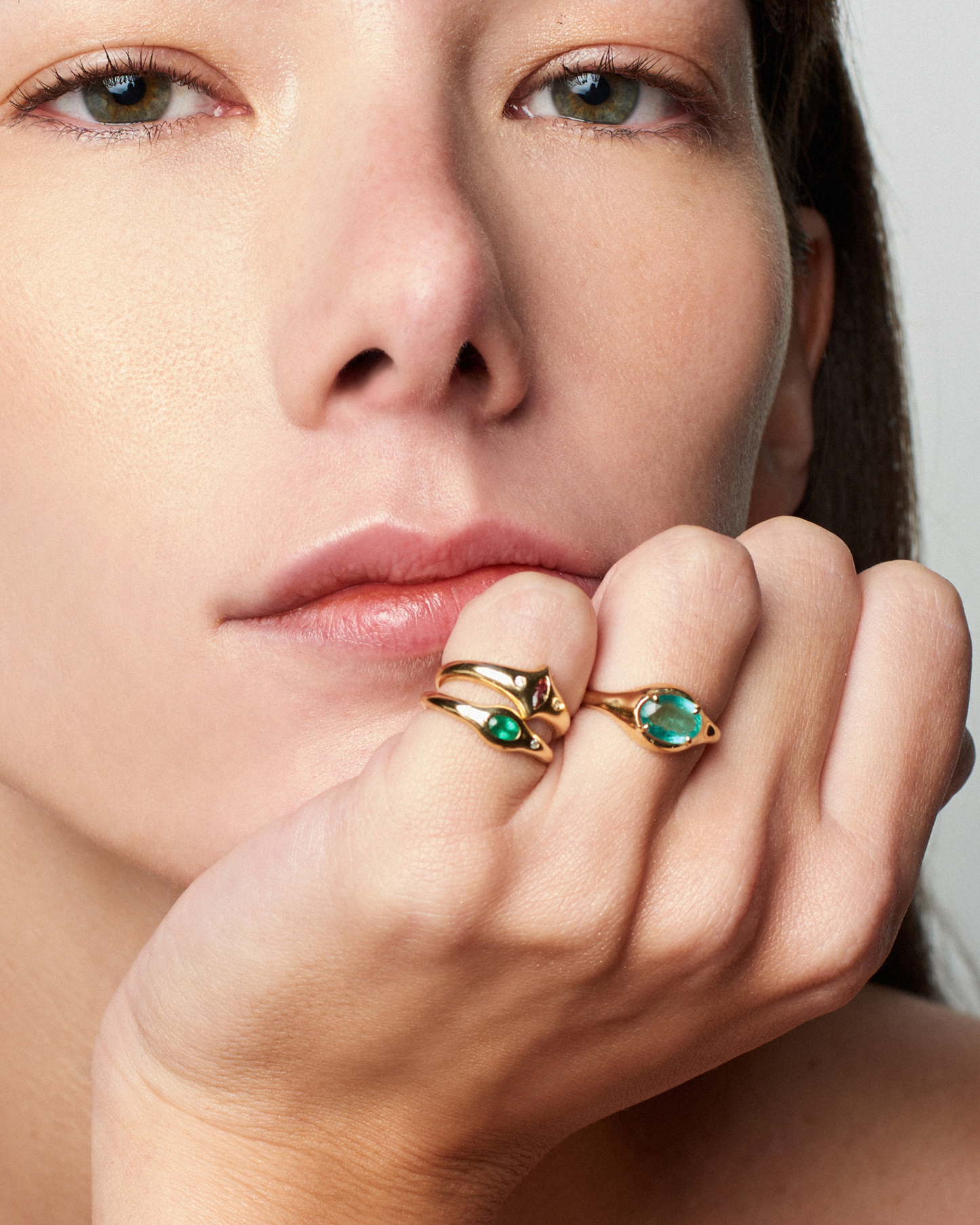 Anel Nilo Esmeralda em Ouro 18K