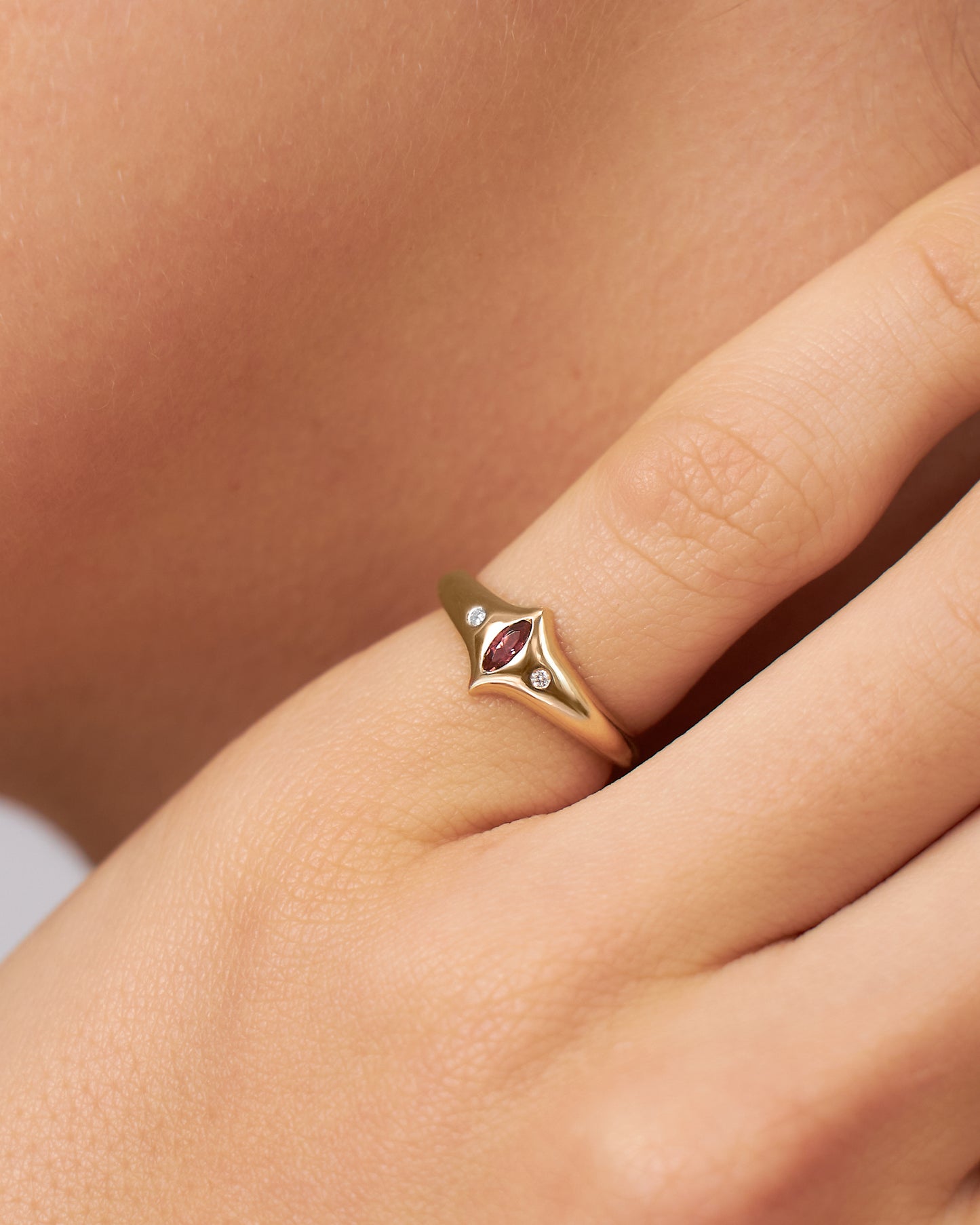 Anel Nilo Rubelita em Ouro 18K