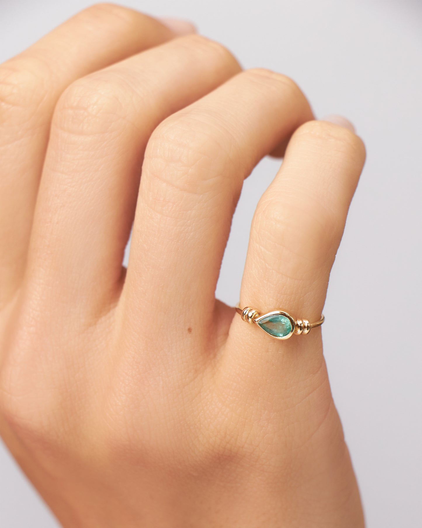 Anel Cairo Esmeralda em Ouro 18K