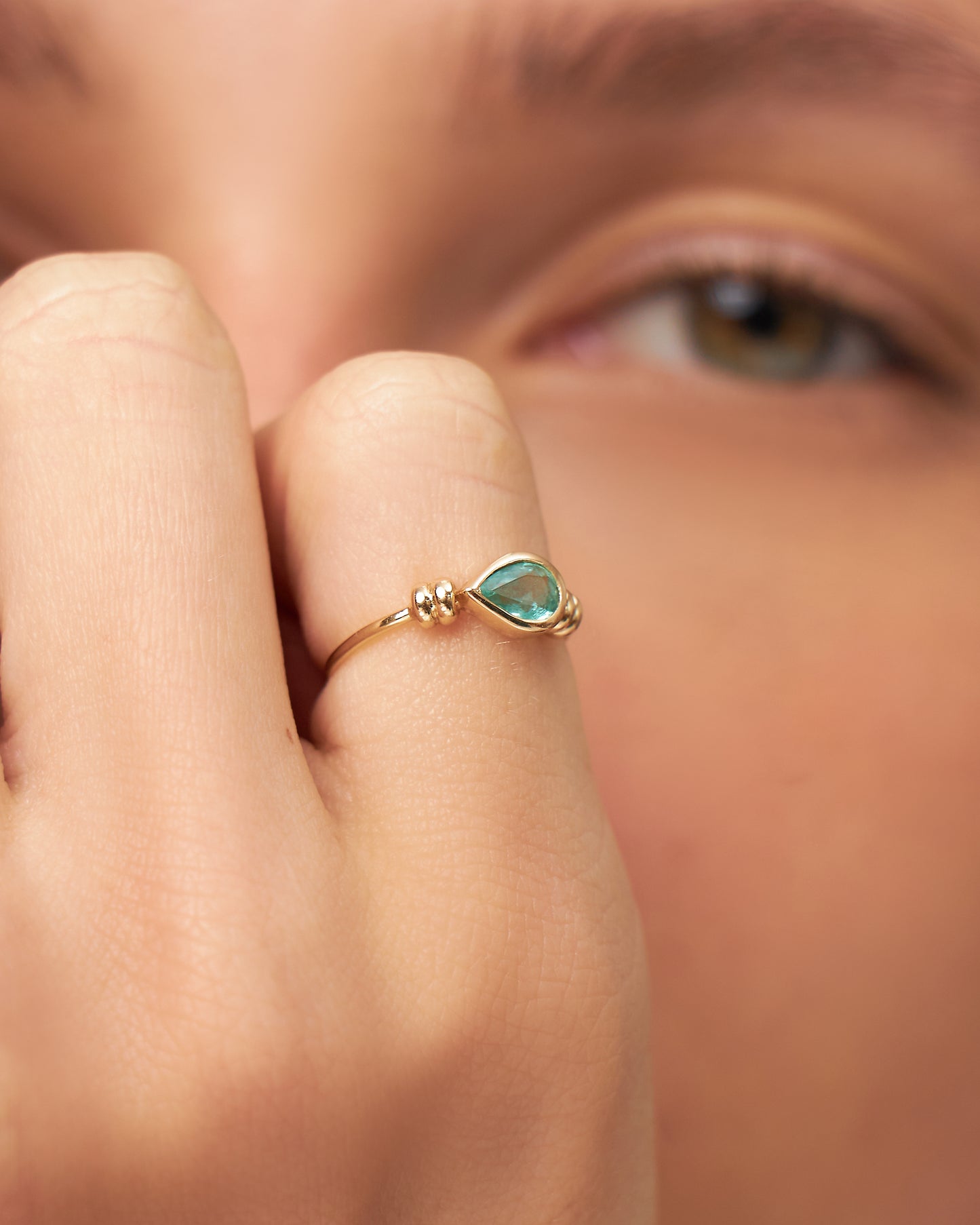 Anel Cairo Esmeralda em Ouro 18K