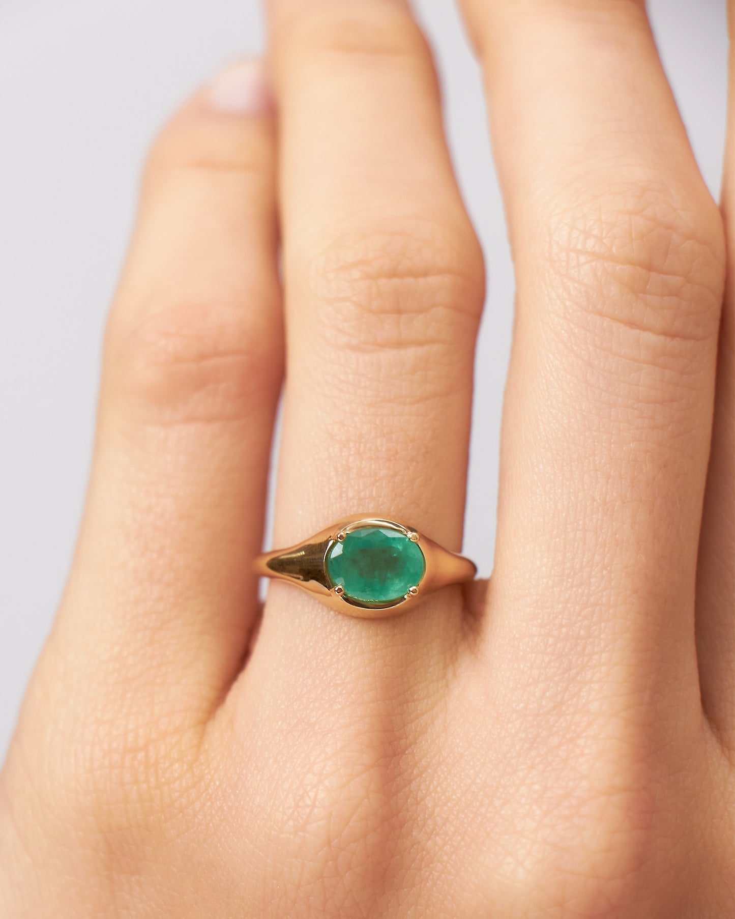 Anel Alexandria Esmeralda em Ouro 18K
