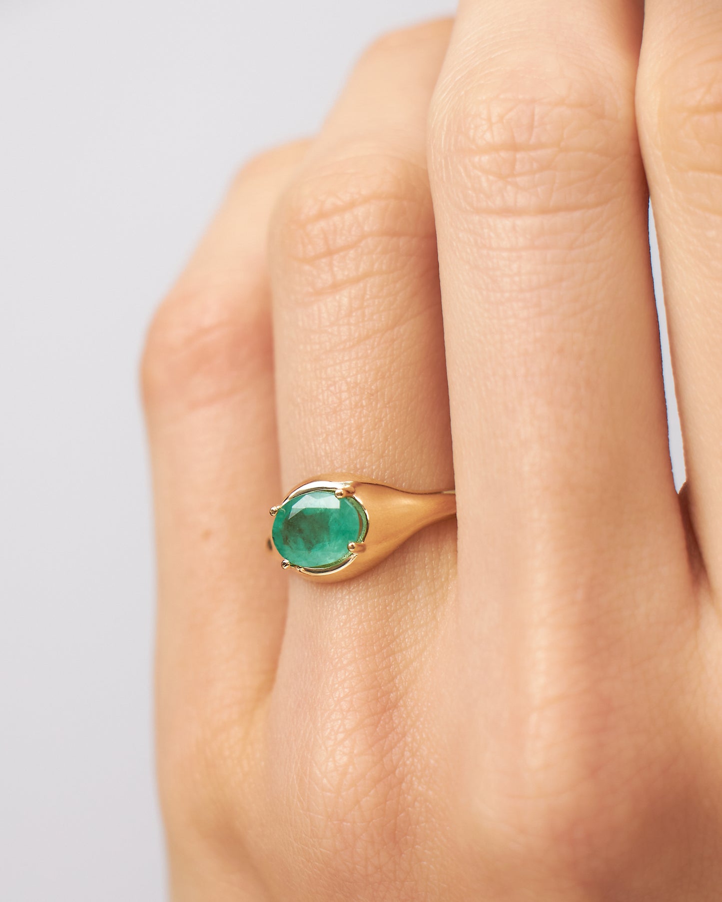Anel Alexandria Esmeralda em Ouro 18K