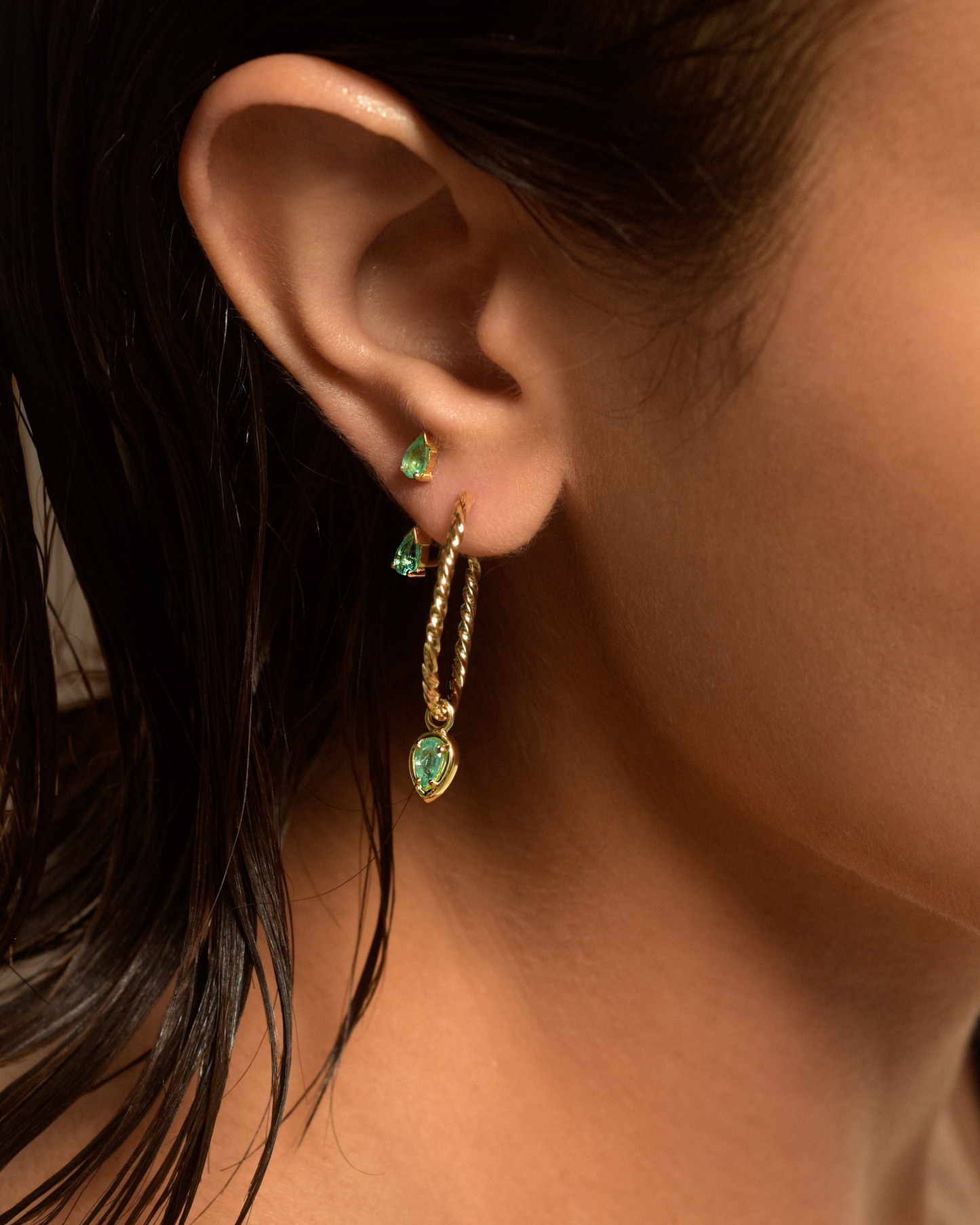 Ear Jacket Lina Unitário em Ouro 18K e Esmeralda