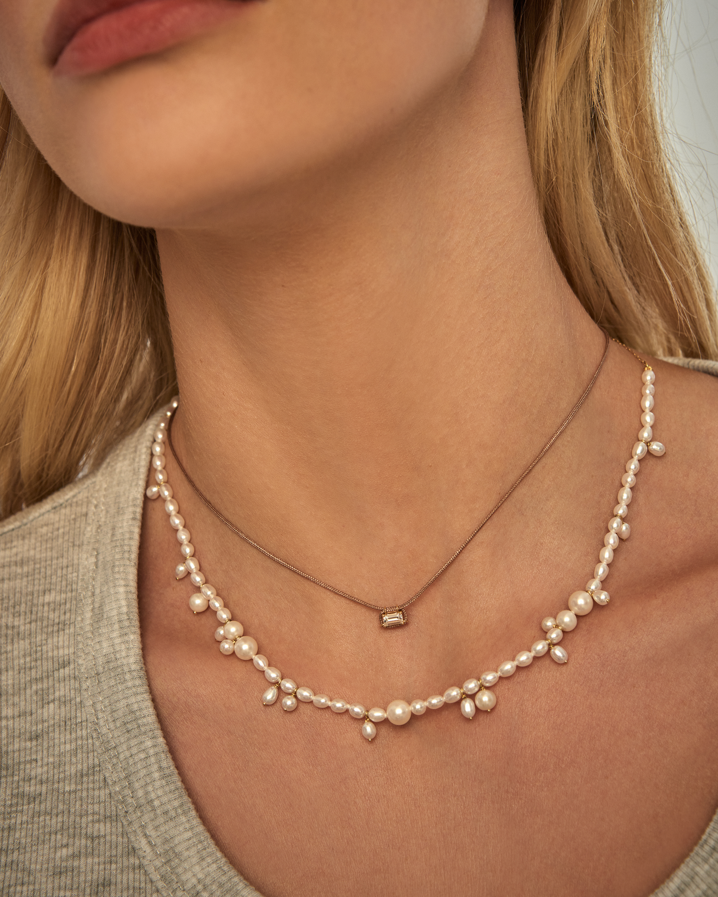 Colar Cord Nora Areia em Ouro 18K e Safiras Brancas