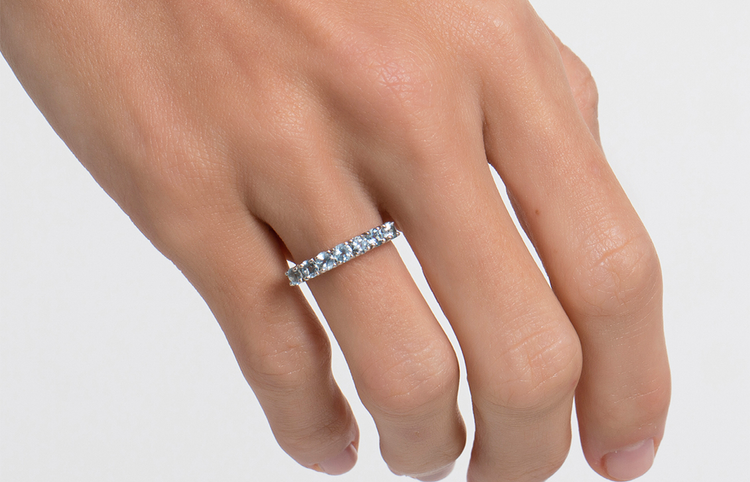 Como saber o tamanho certo do dedo para comprar um anel?