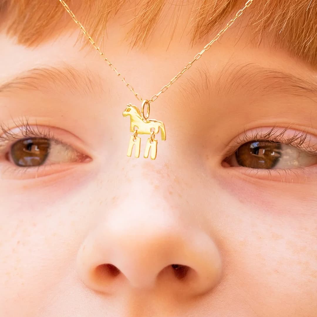 Joias infantis em ouro 18K | Crianças podem usar joias?