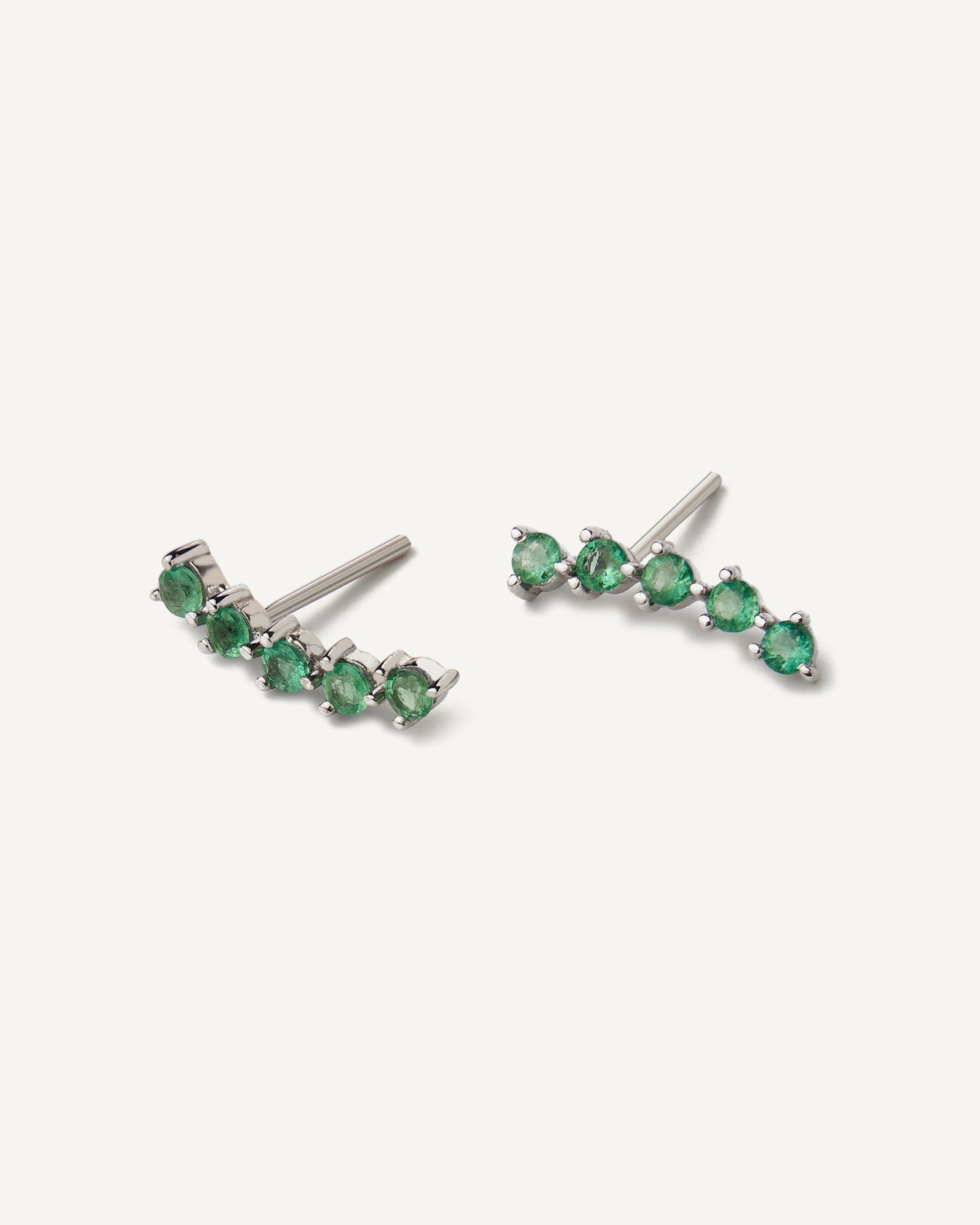 Brinco Earcuff Emma em Ouro 18K e Esmeraldas