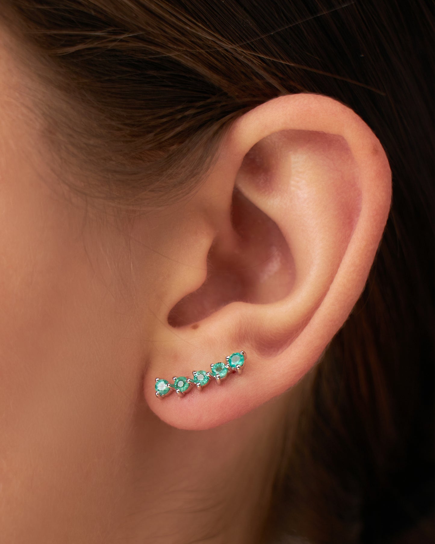 Brinco Earcuff Emma em Ouro 18K e Esmeraldas