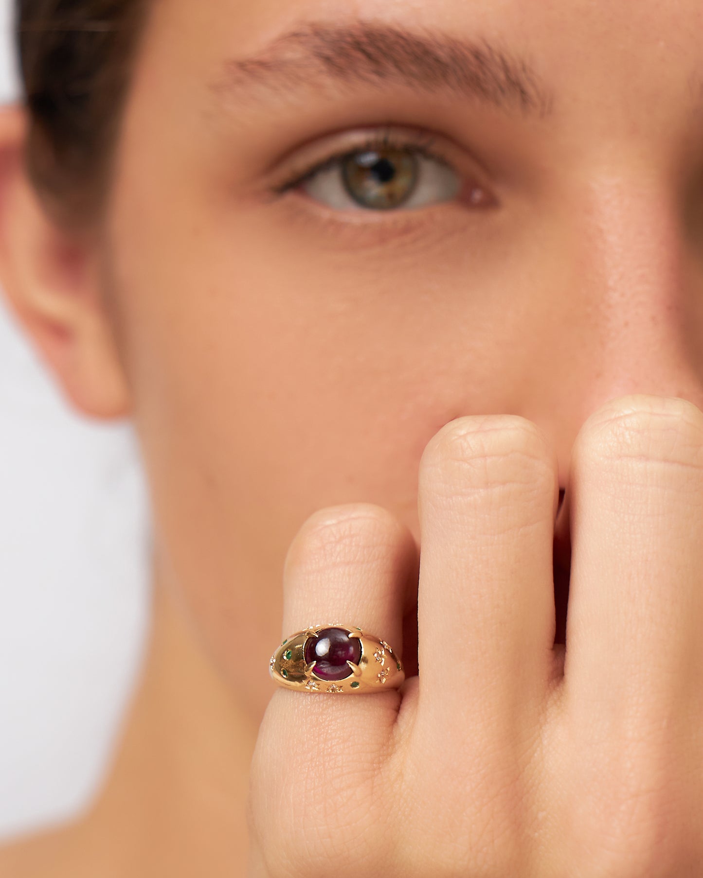 Anel de Dedinho Gatsby em Ouro 18K e Granada Rodolita