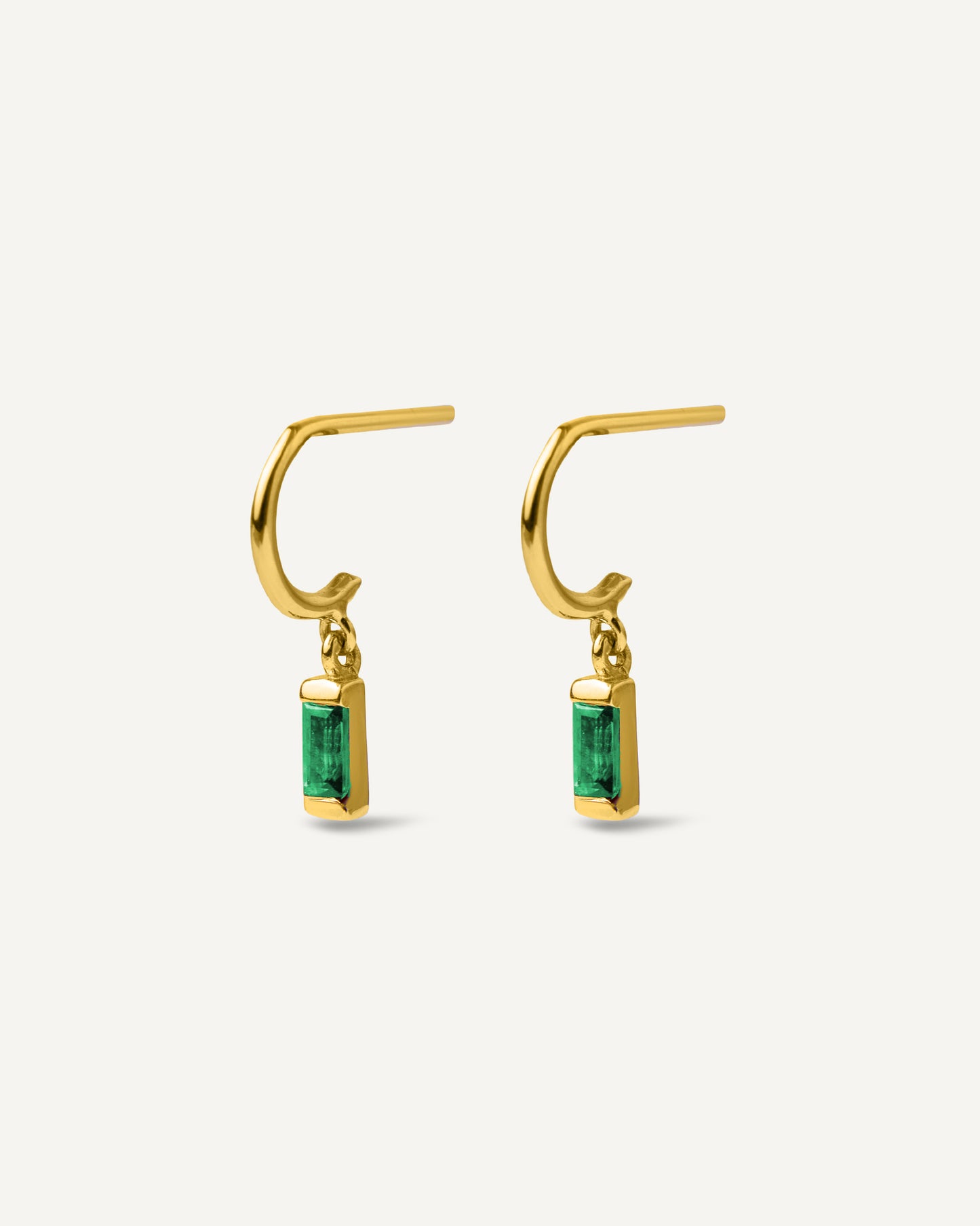 Argola Charlotte Esmeralda em Ouro 18K