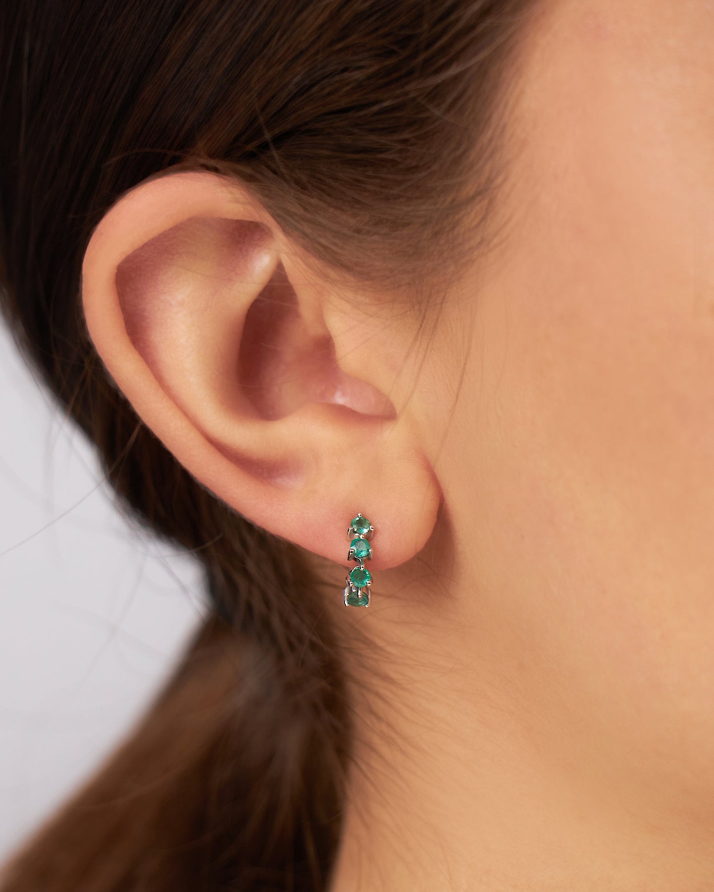 Argola Emma Unitária em Ouro 18K e Esmeraldas