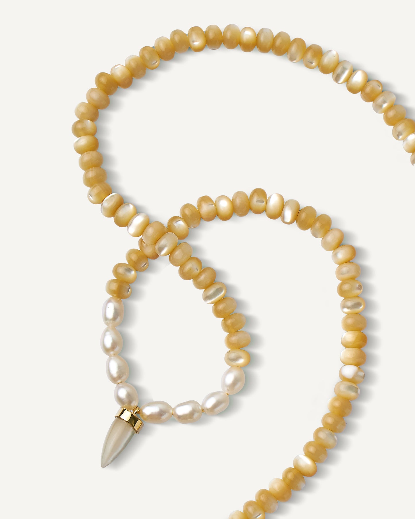 Colar Amuleto Madrepérola em Ouro 18K