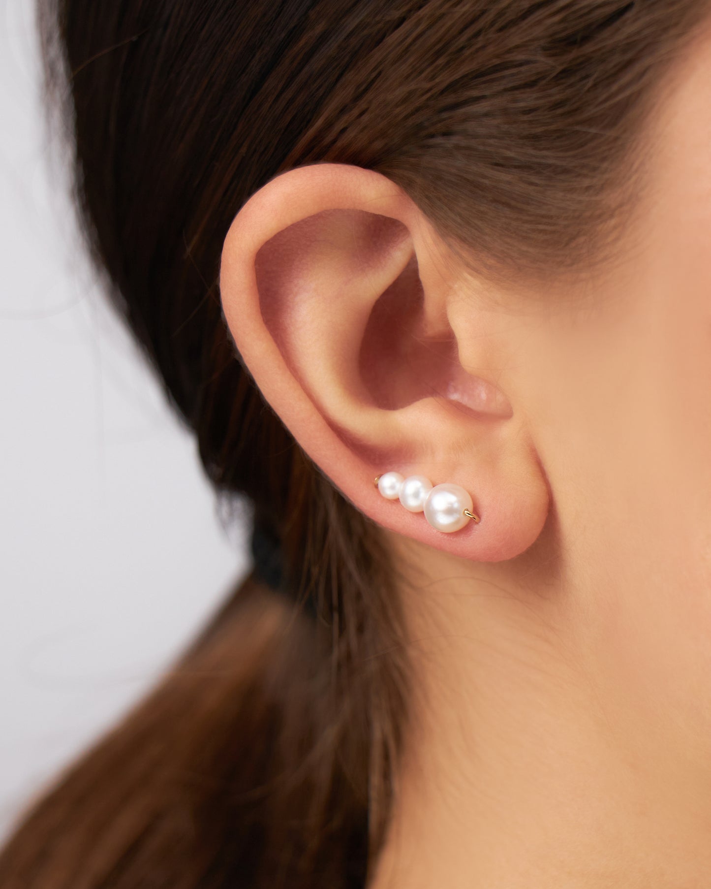 Brinco Earcuff Orla em Ouro 18K e Pérolas