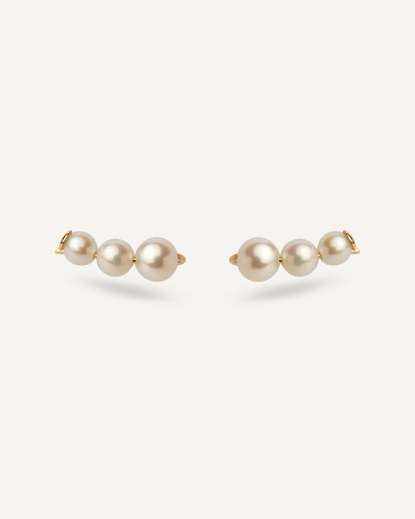 Brinco Earcuff Orla em Ouro 18K e Pérolas