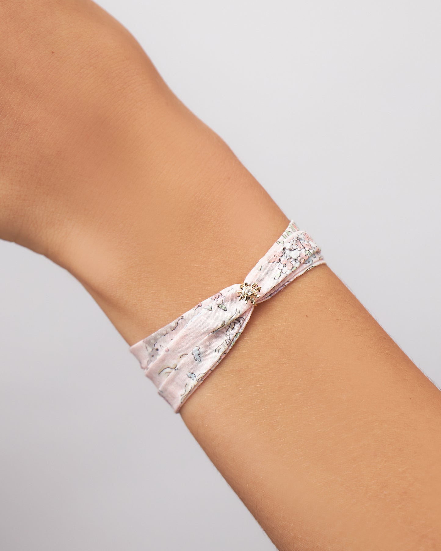Pulseira Infantil Cotton Daisy em Ouro 18K