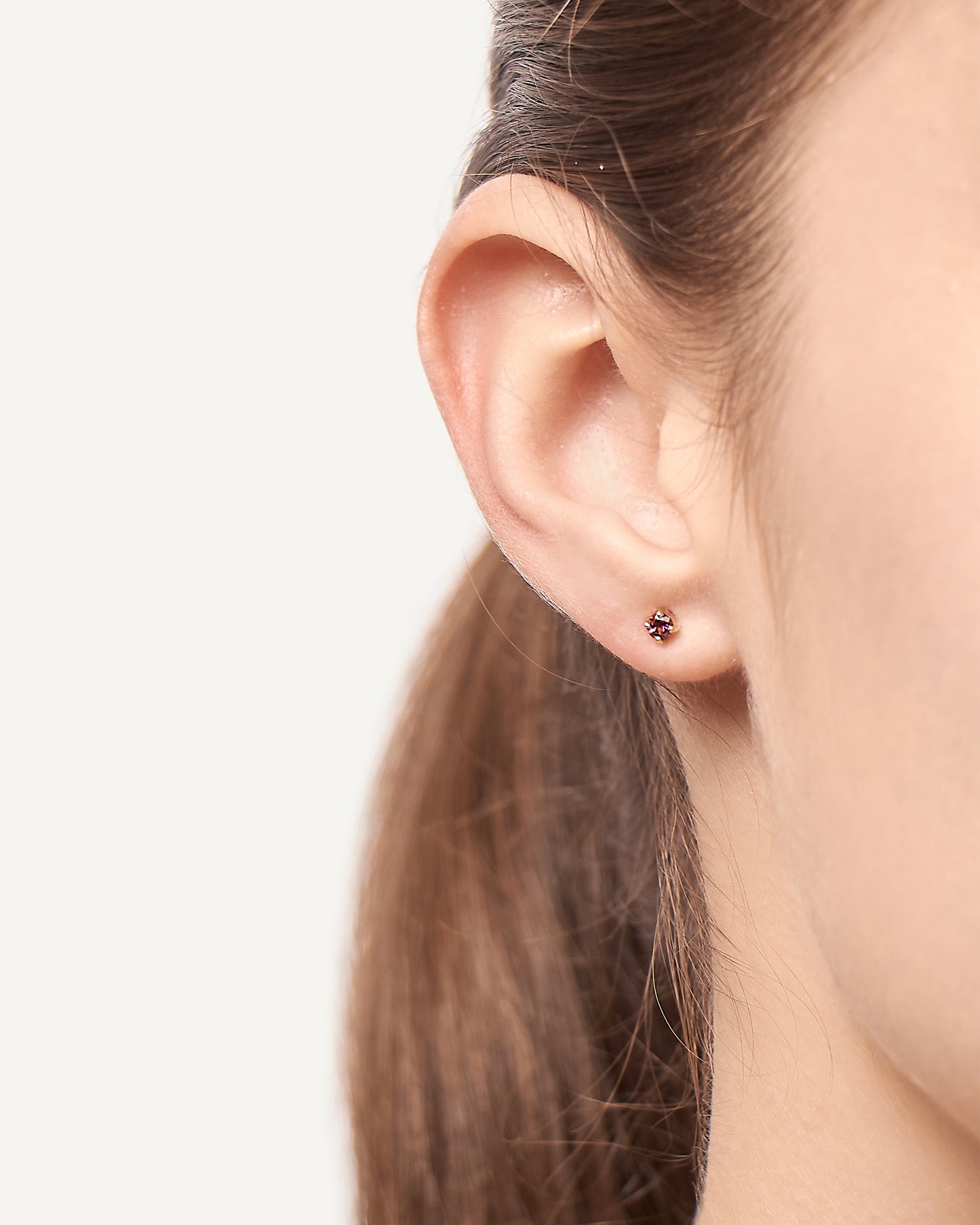 Brinco Stud Alice Rubelita em Ouro 18K