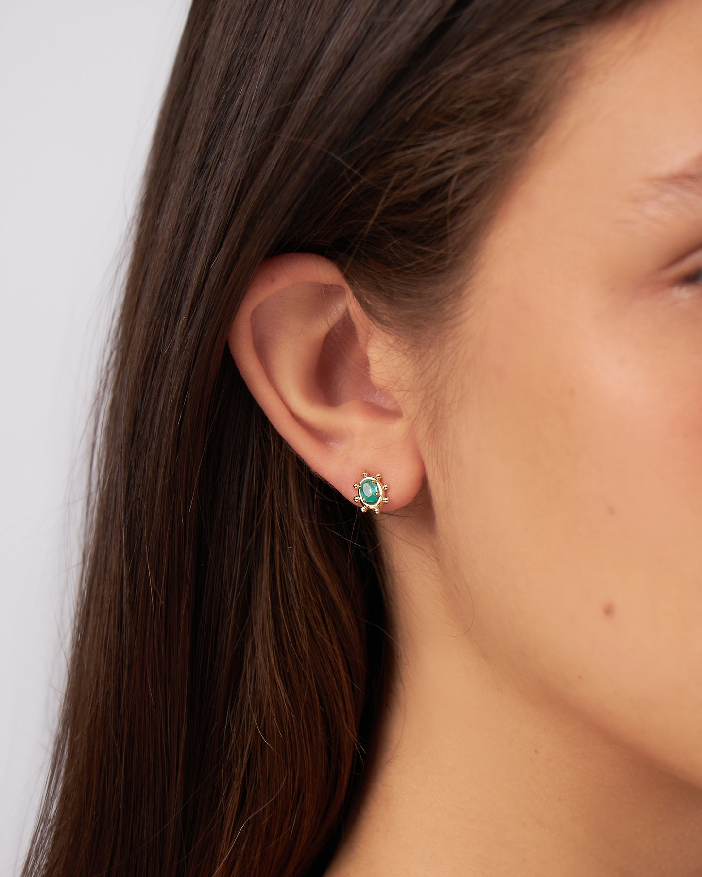 Brinco Delfina Esmeralda em Ouro 18K