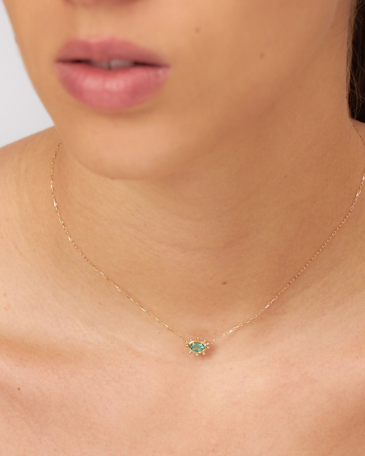 Colar Delfina Esmeralda em Ouro 18K