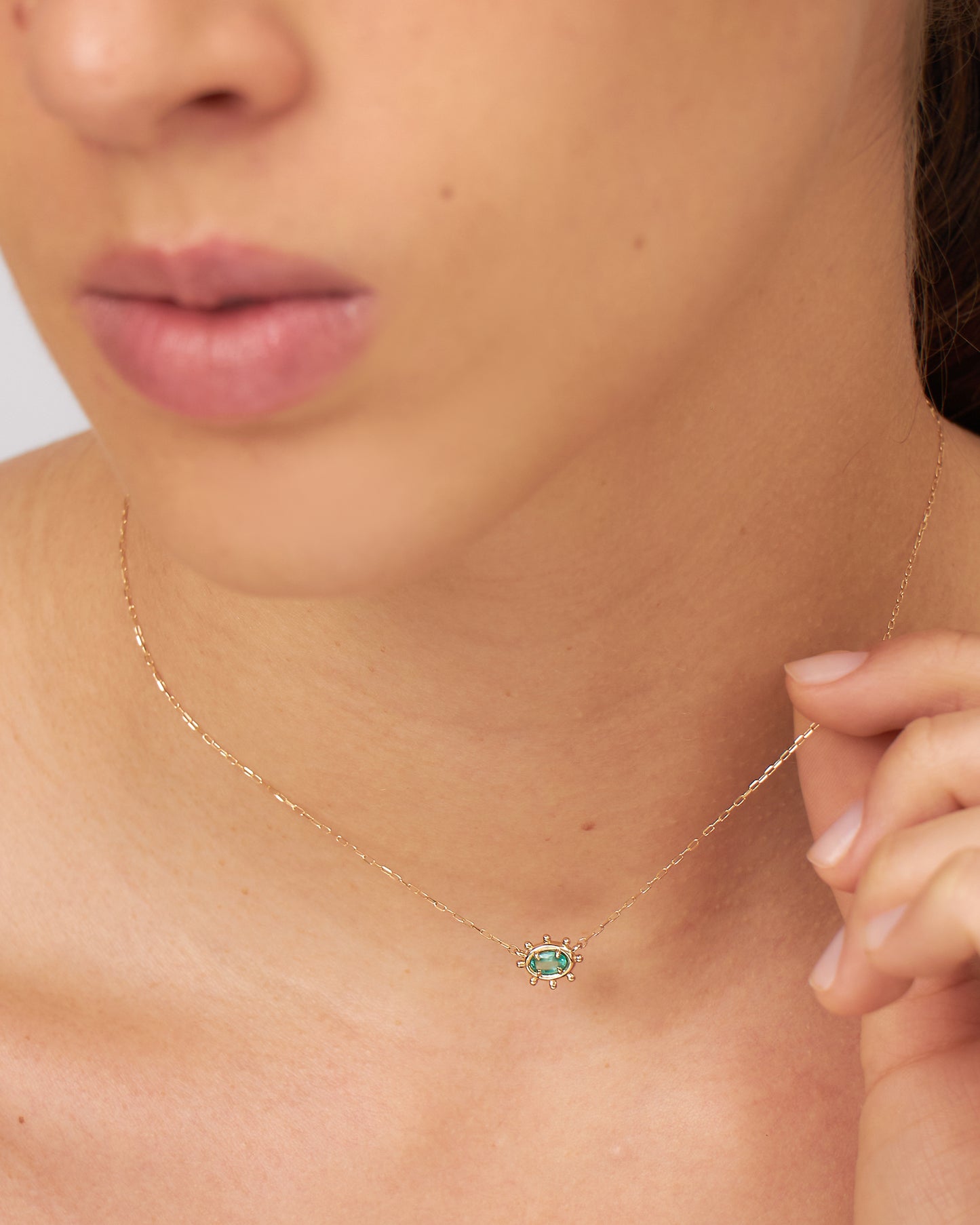 Colar Delfina Esmeralda em Ouro 18K