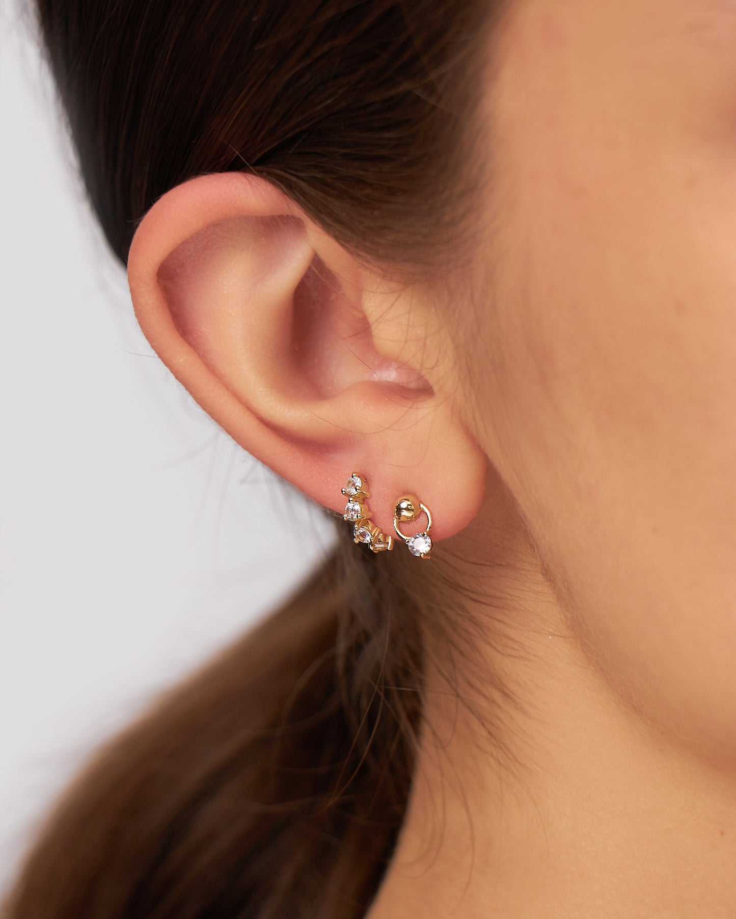 Brinco Mia Unitário em Ouro 18k e Safira