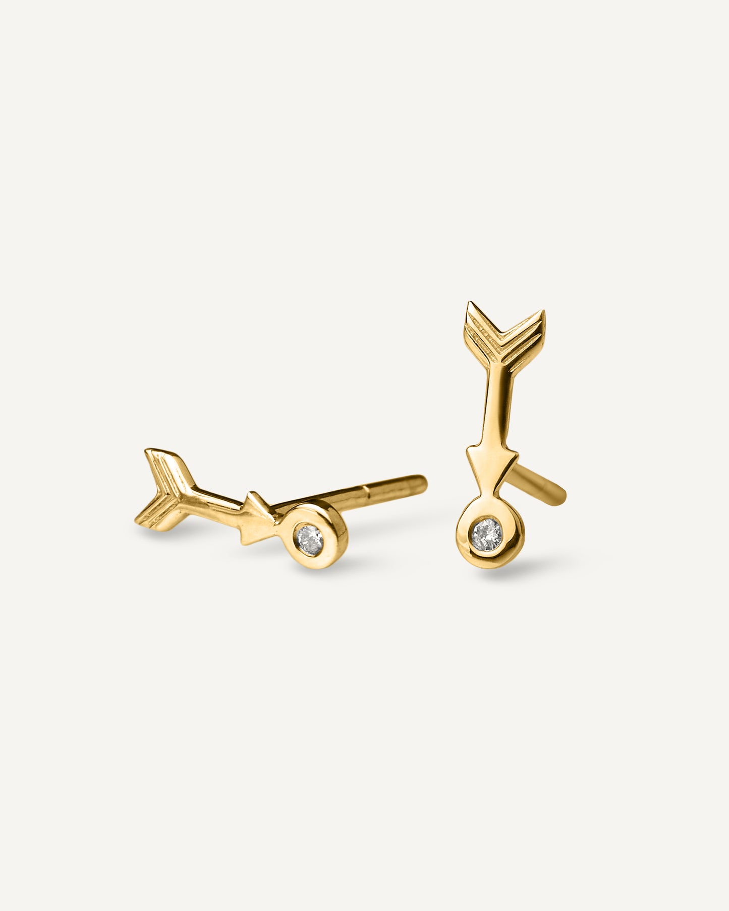 Brinco Stud Flecha em Ouro 18K