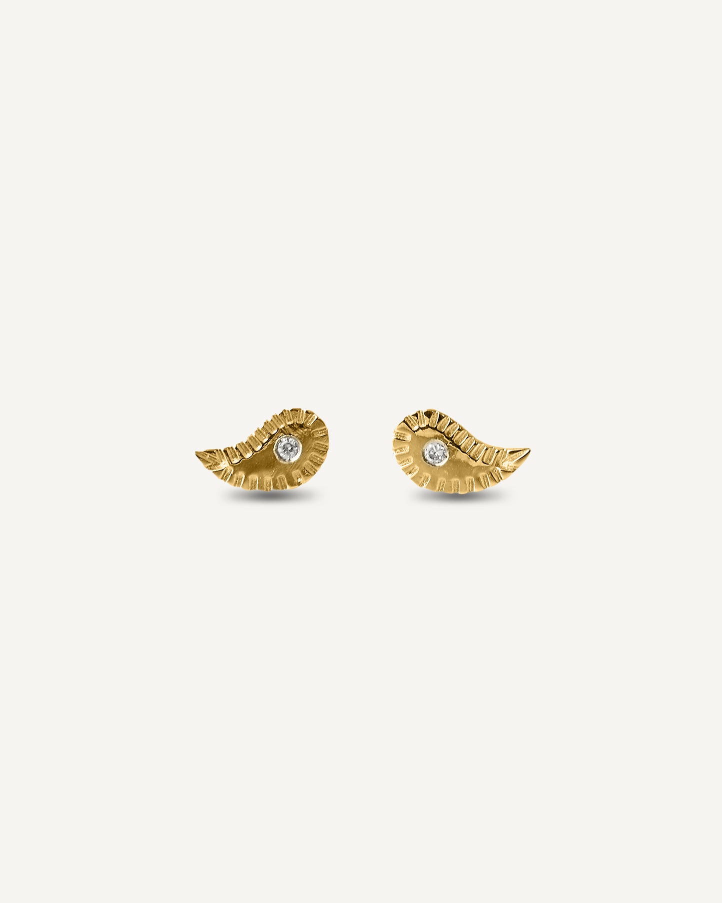 Brinco Stud Paisley em Ouro 18K e Diamante