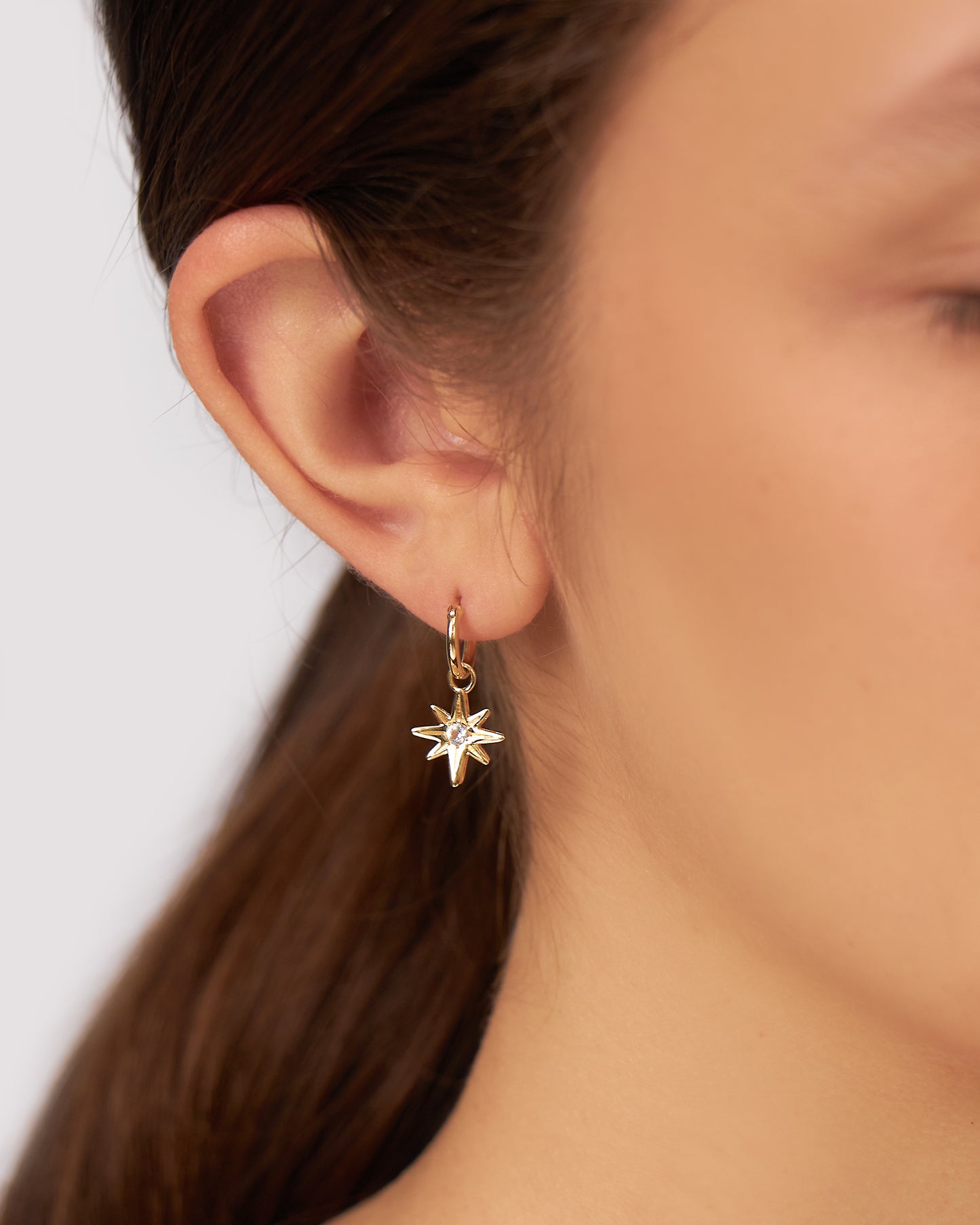 Argola Cardeal em Ouro 18K com Safiras