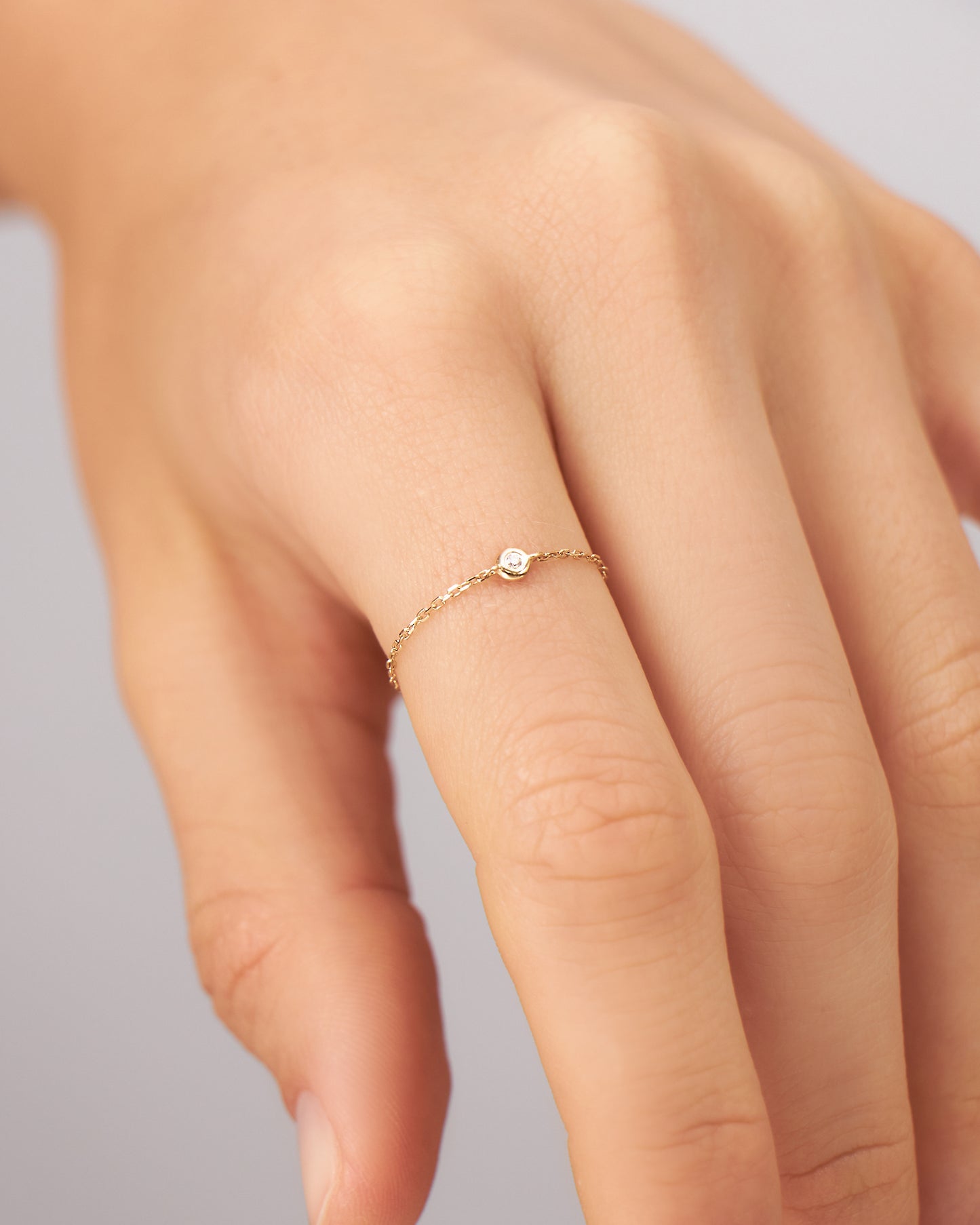 Anel Corrente Delicate Diamante em Ouro 18K