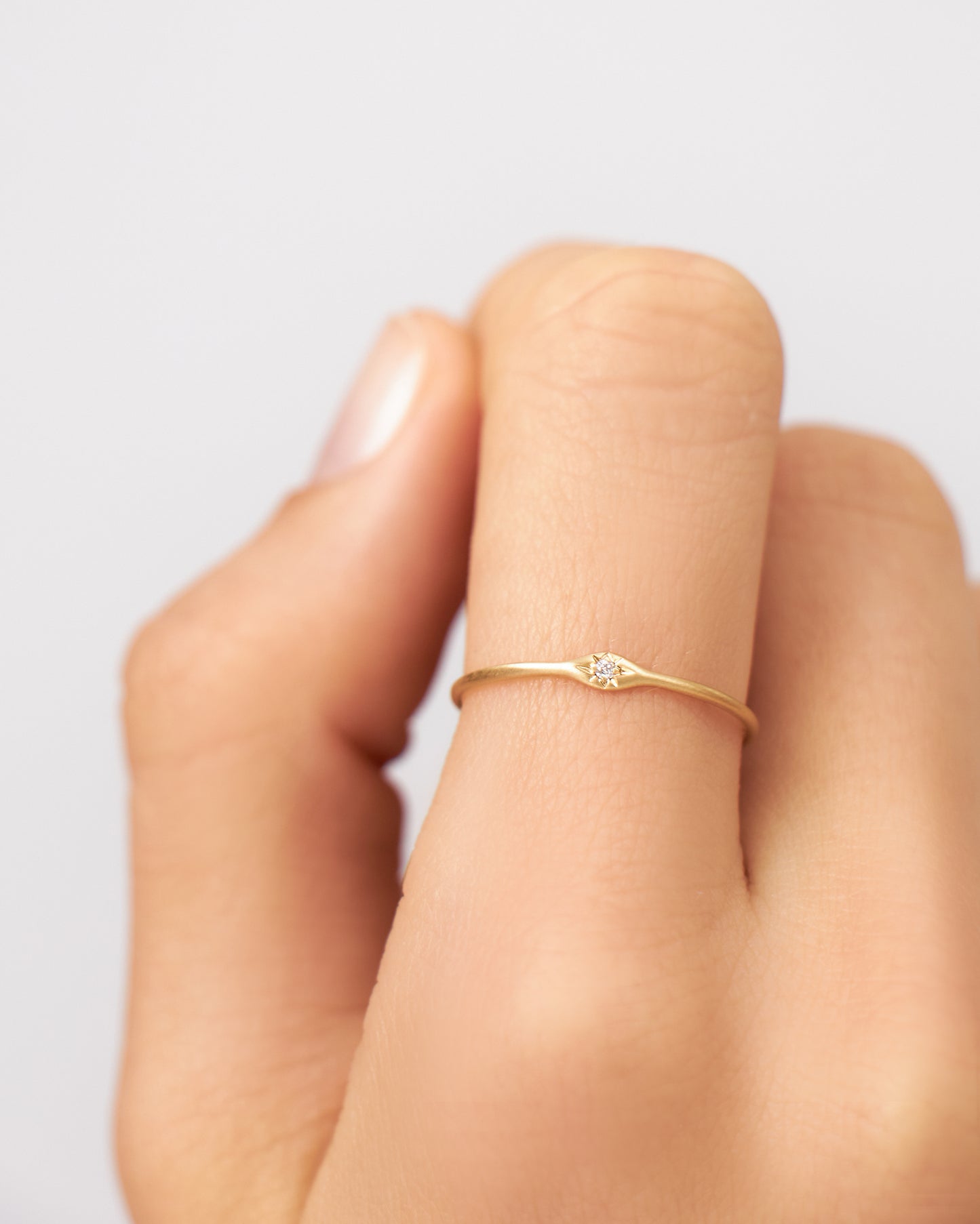 Anel Aster Diamante em Ouro 18K