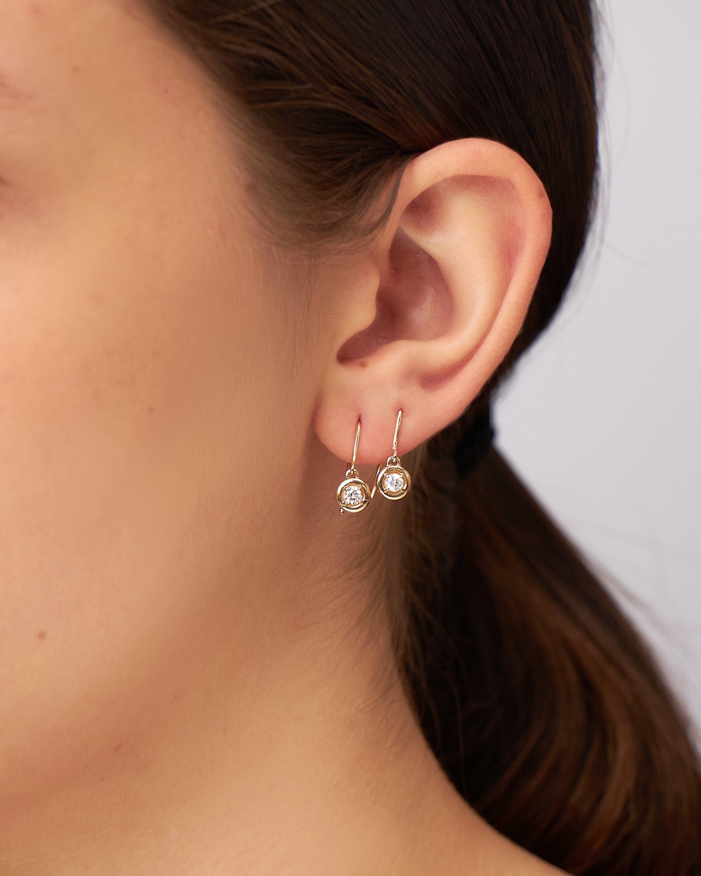 Brinco Gancho Lunette em Ouro 18K e Diamantes