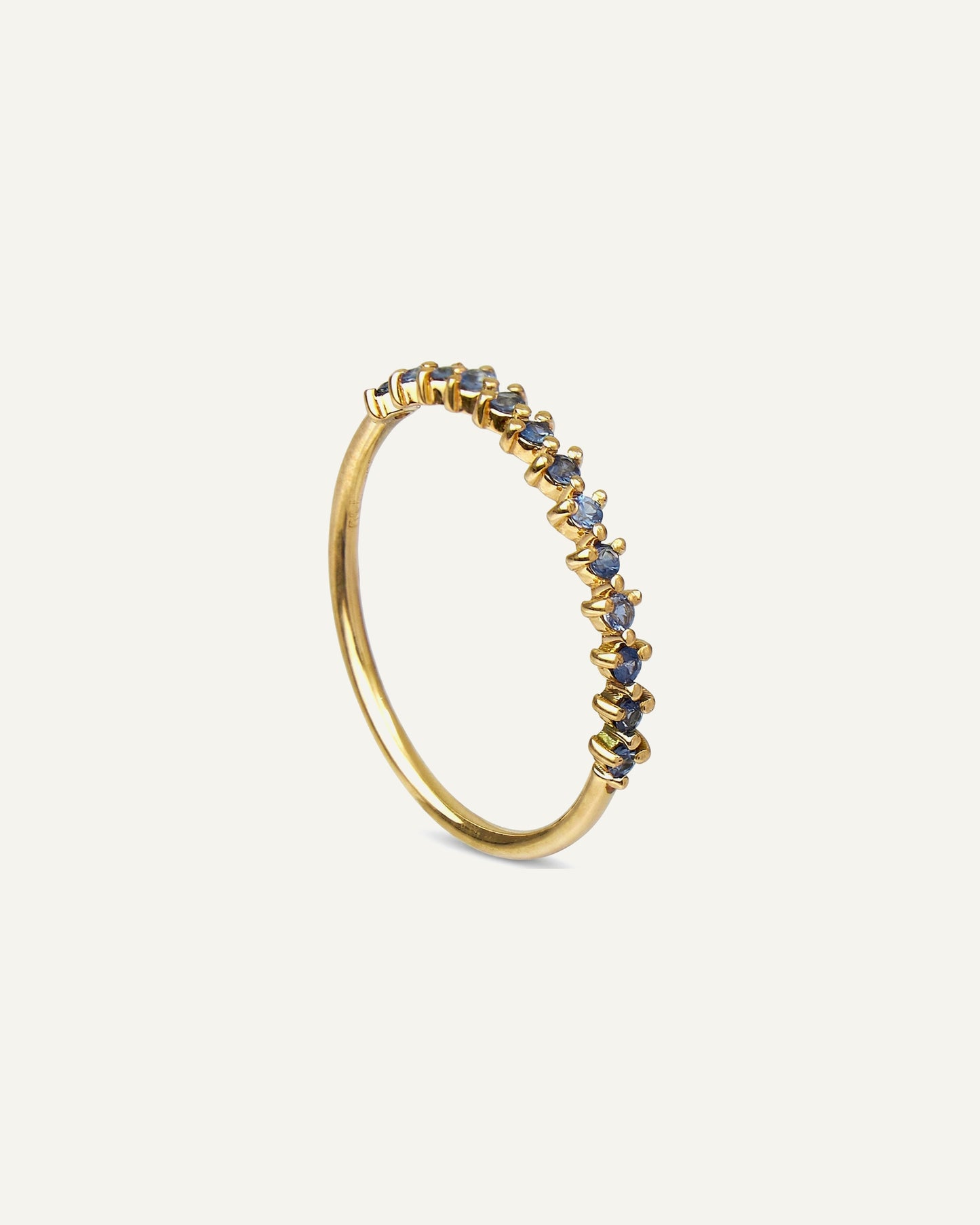 Meia-Aliança Louise em Ouro 18K e Safiras Azuis