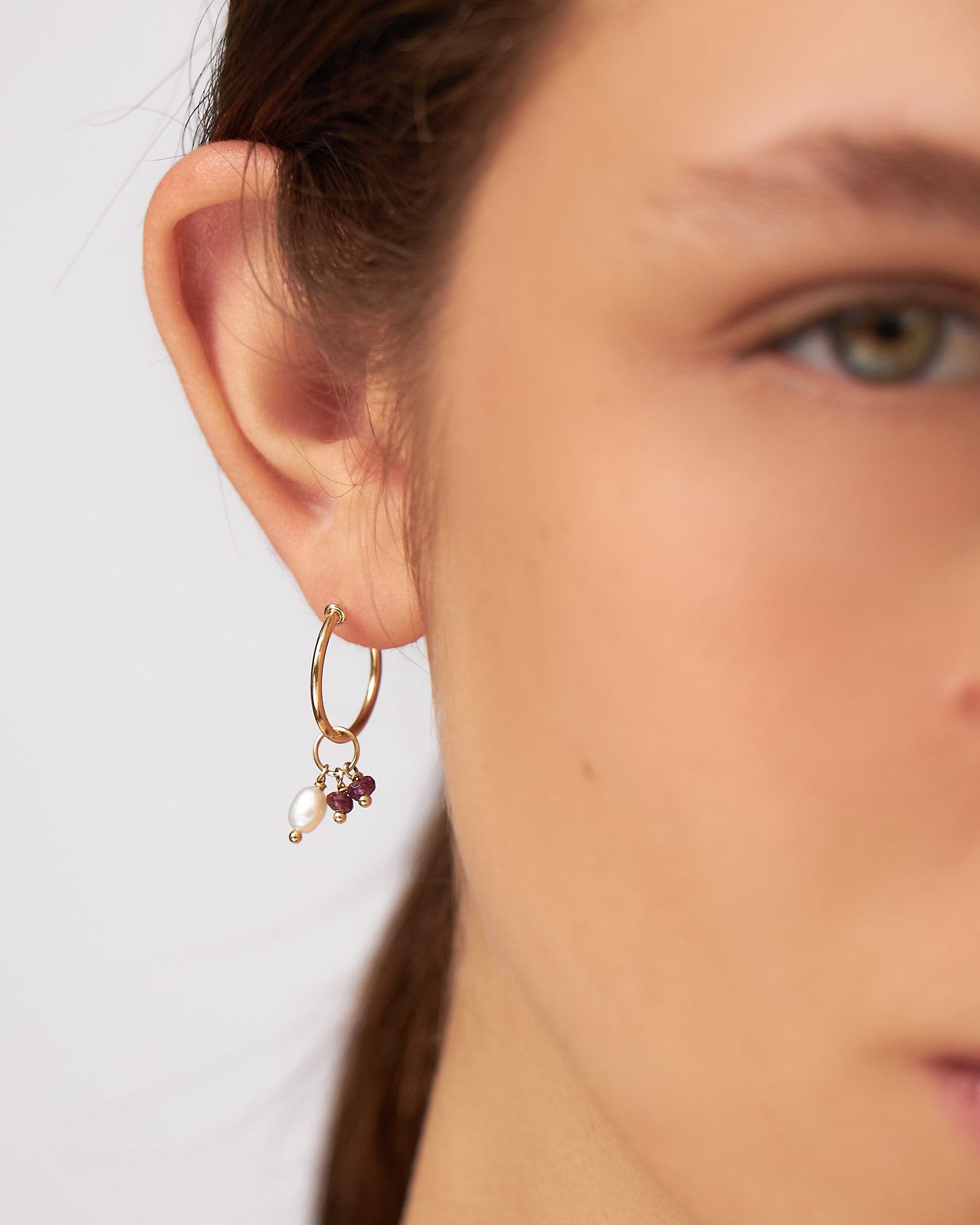 Argola Patuá Madrepérola em Ouro 18K