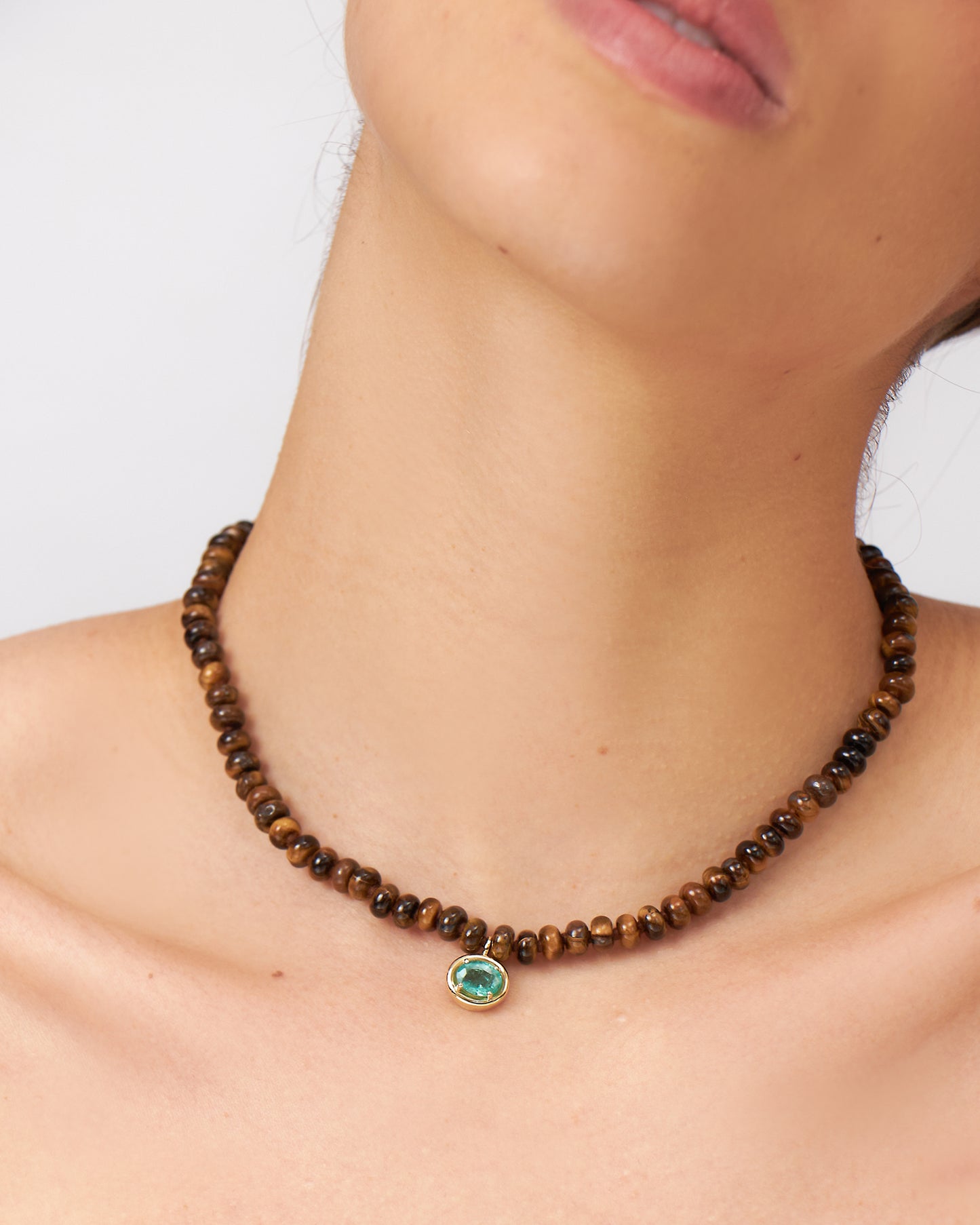 Colar Órbita Esmeralda em Ouro 18K e Olho de Tigre