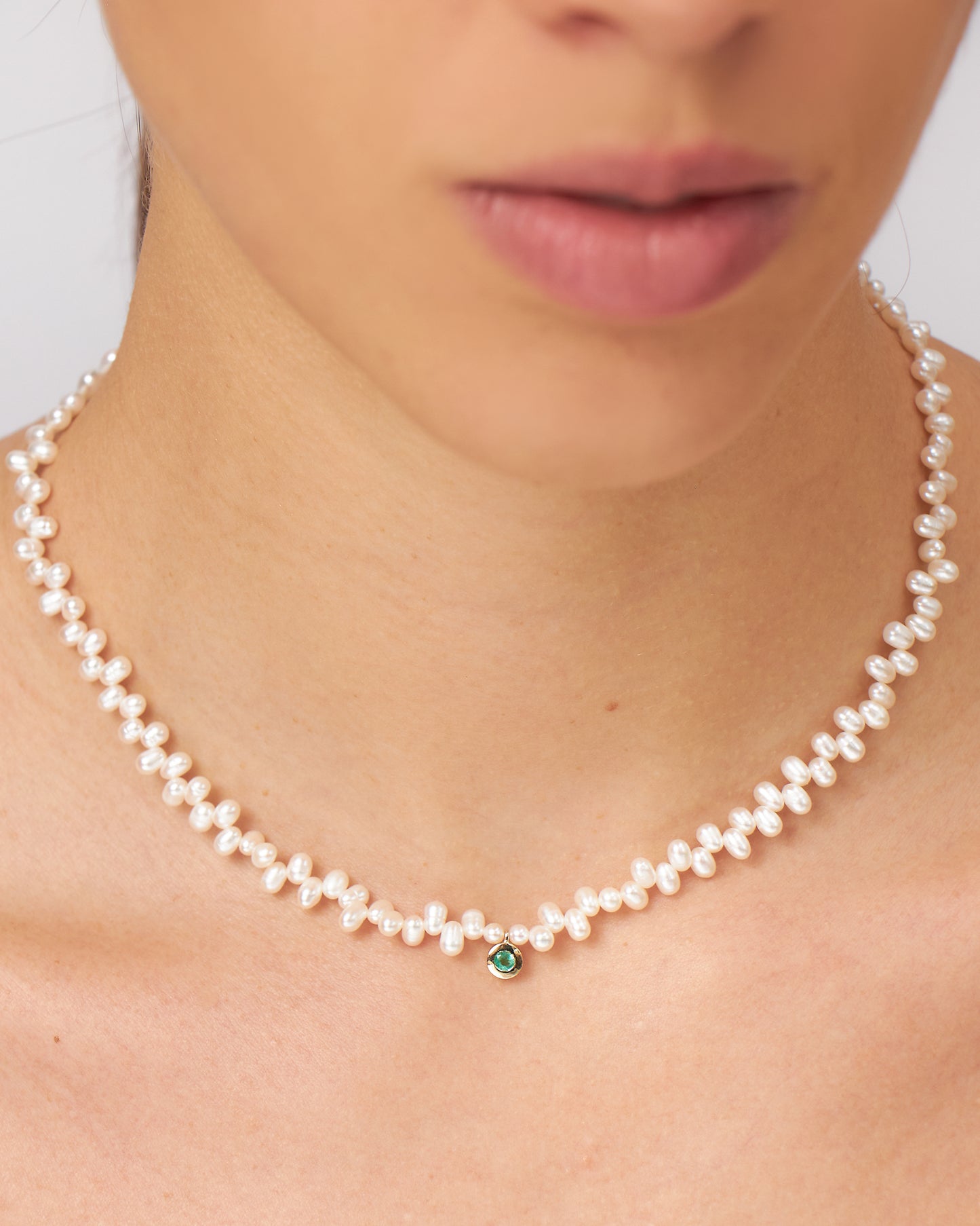 Colar Alamanda em Ouro 18k com Pérolas e Esmeralda