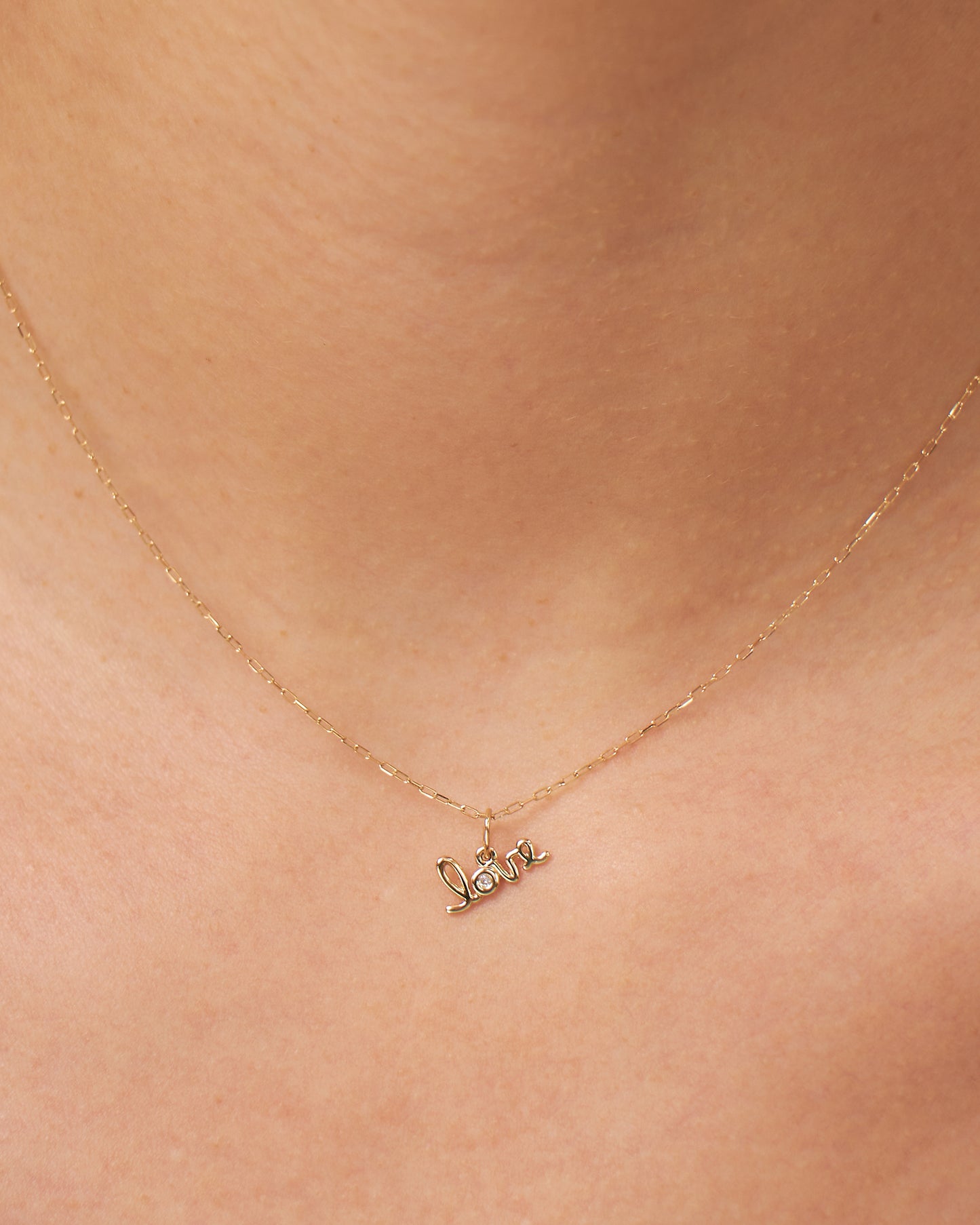 Pingente Love em Ouro 18K e Diamante