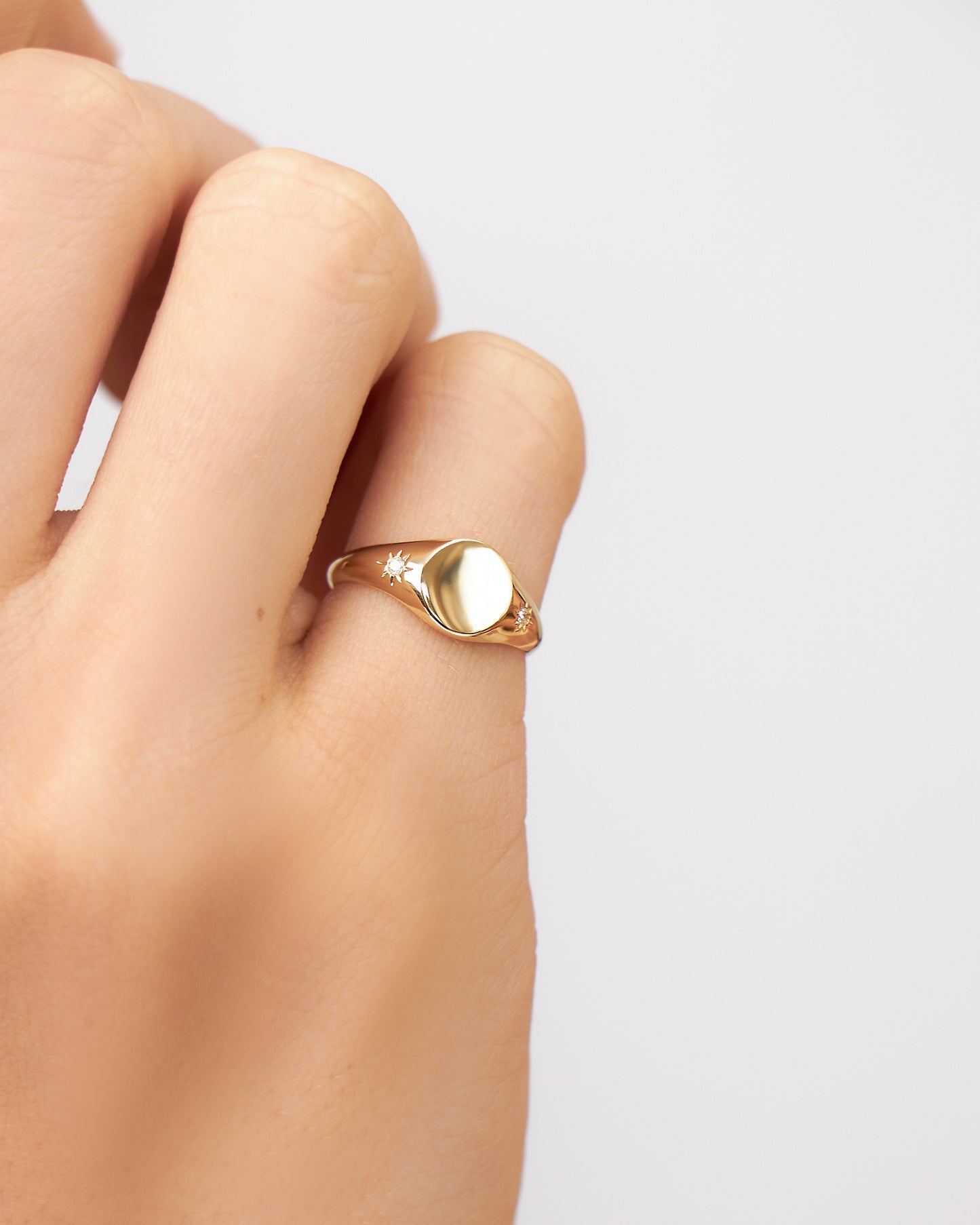 Anel Personalizado Inicial Monograma em Ouro 18K e Diamantes