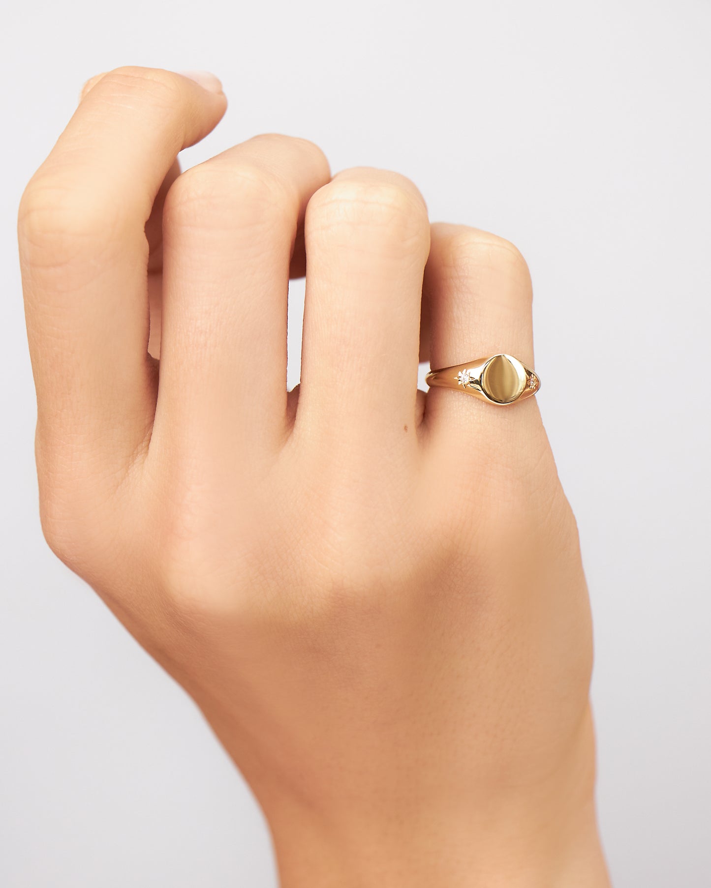 Anel Personalizado Inicial Monograma em Ouro 18K e Diamantes