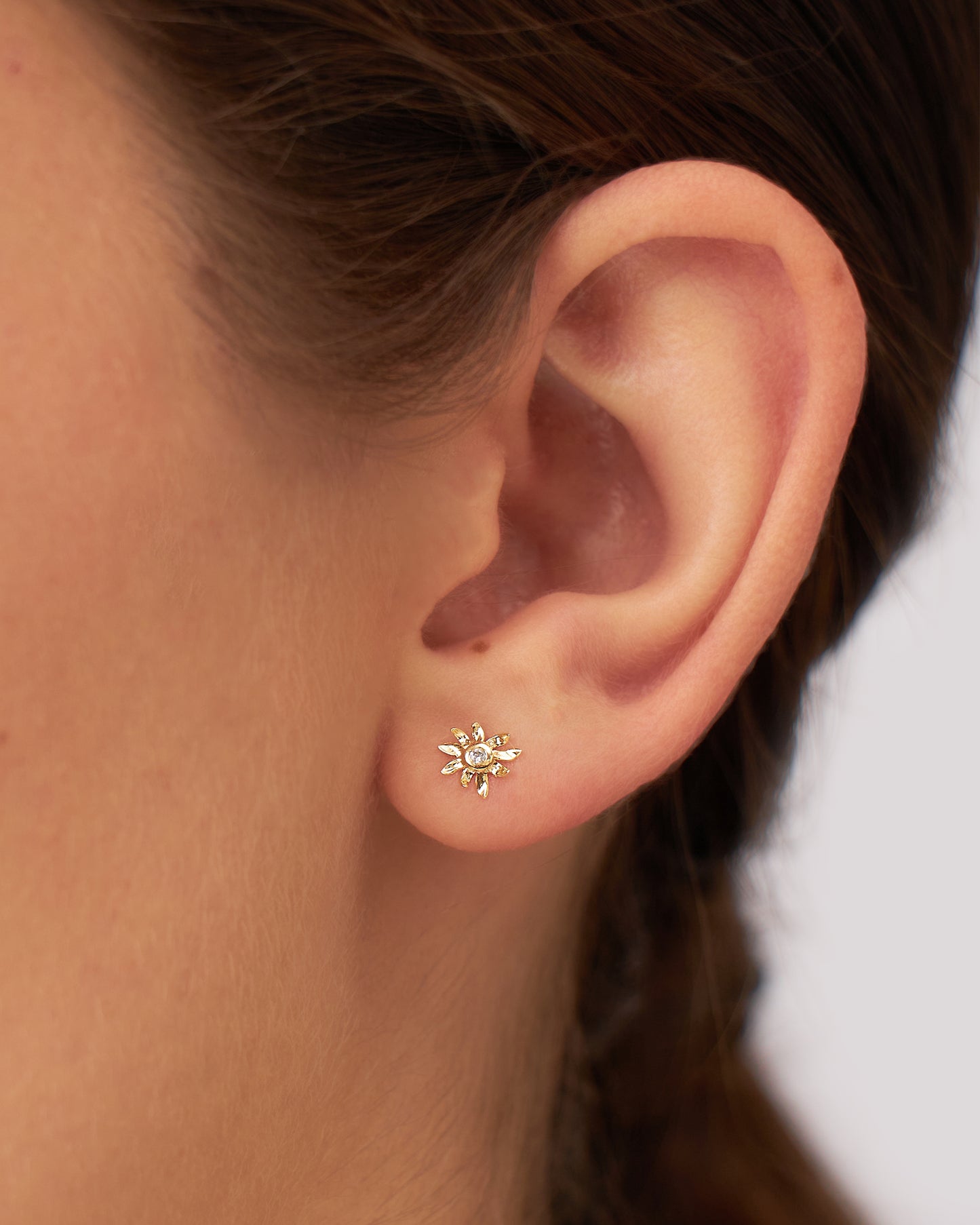 Brinco Daisy Petit em Ouro 18K e Diamante