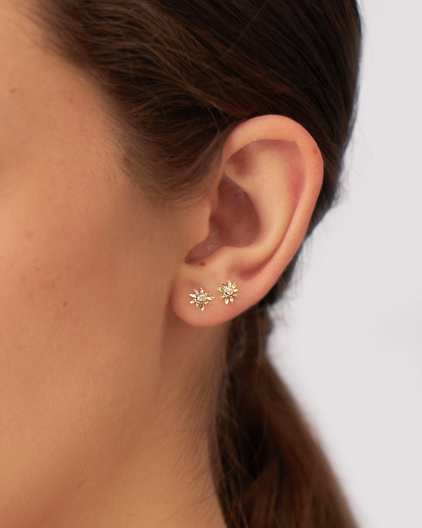 Brinco Daisy Petit em Ouro 18K e Diamante