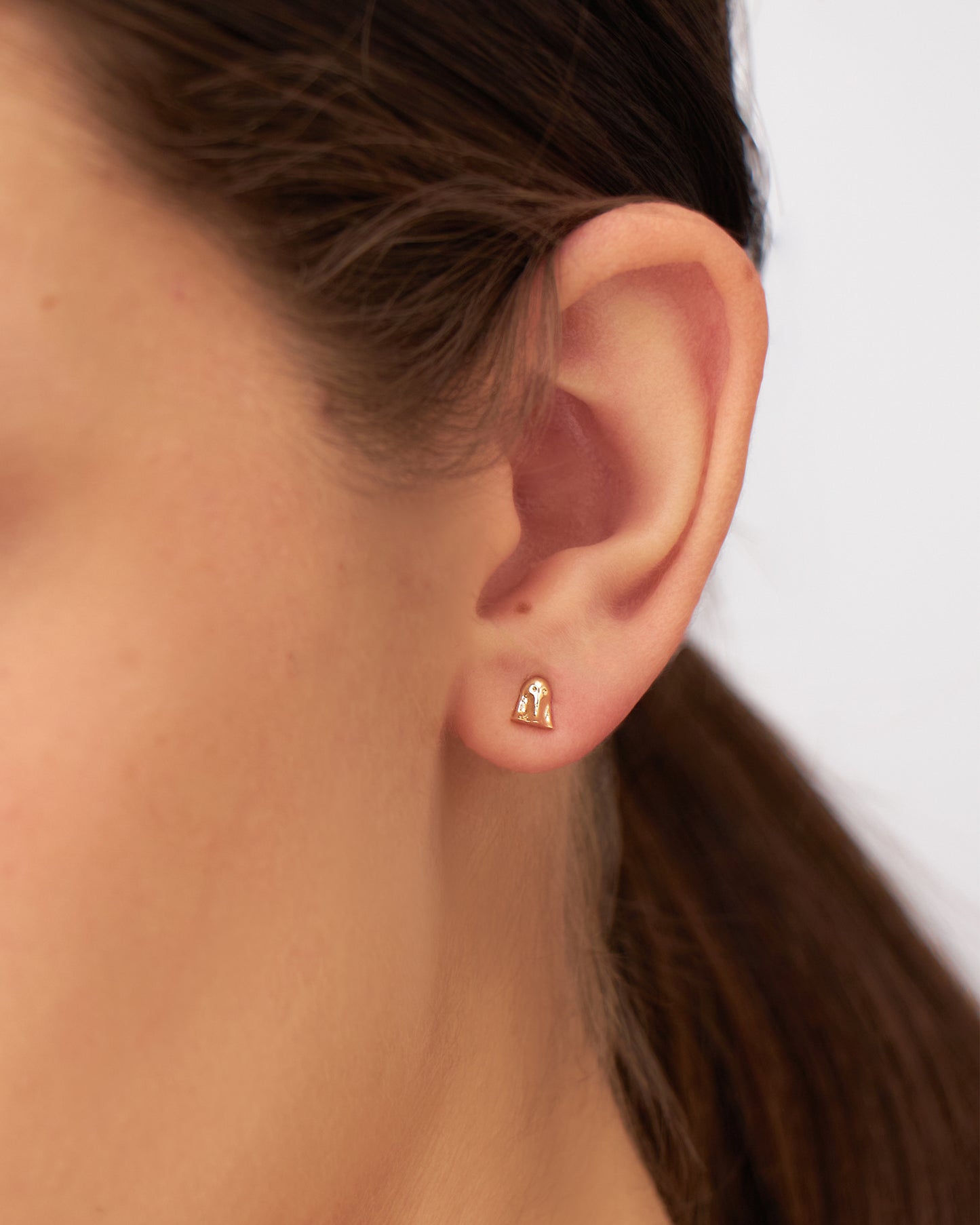 Brinco Fantasma Petit em Ouro 18K