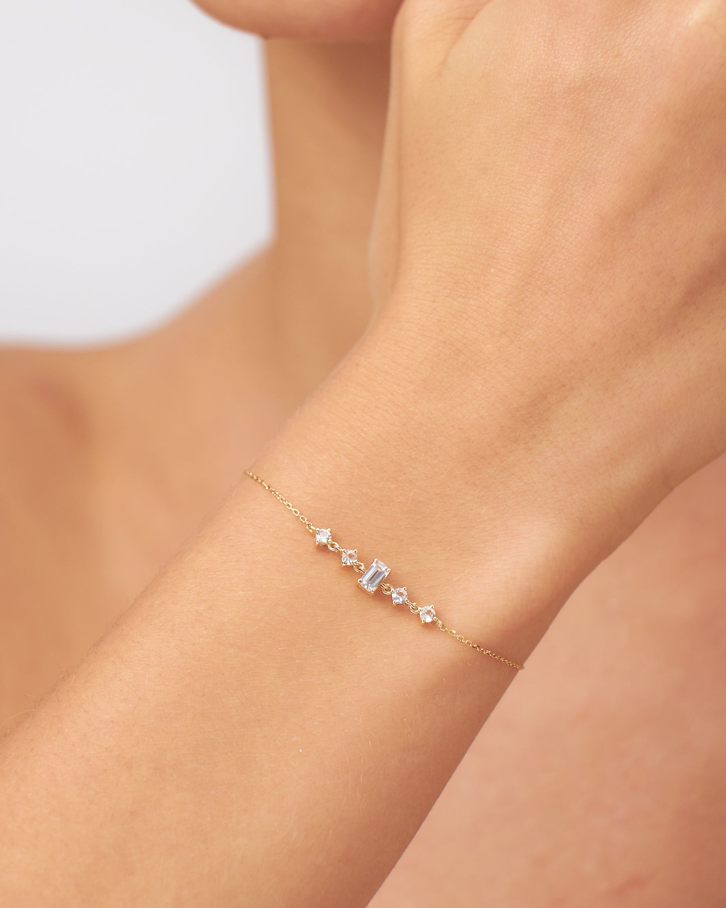 Pulseira Emma em Ouro 18k e Safiras Brancas