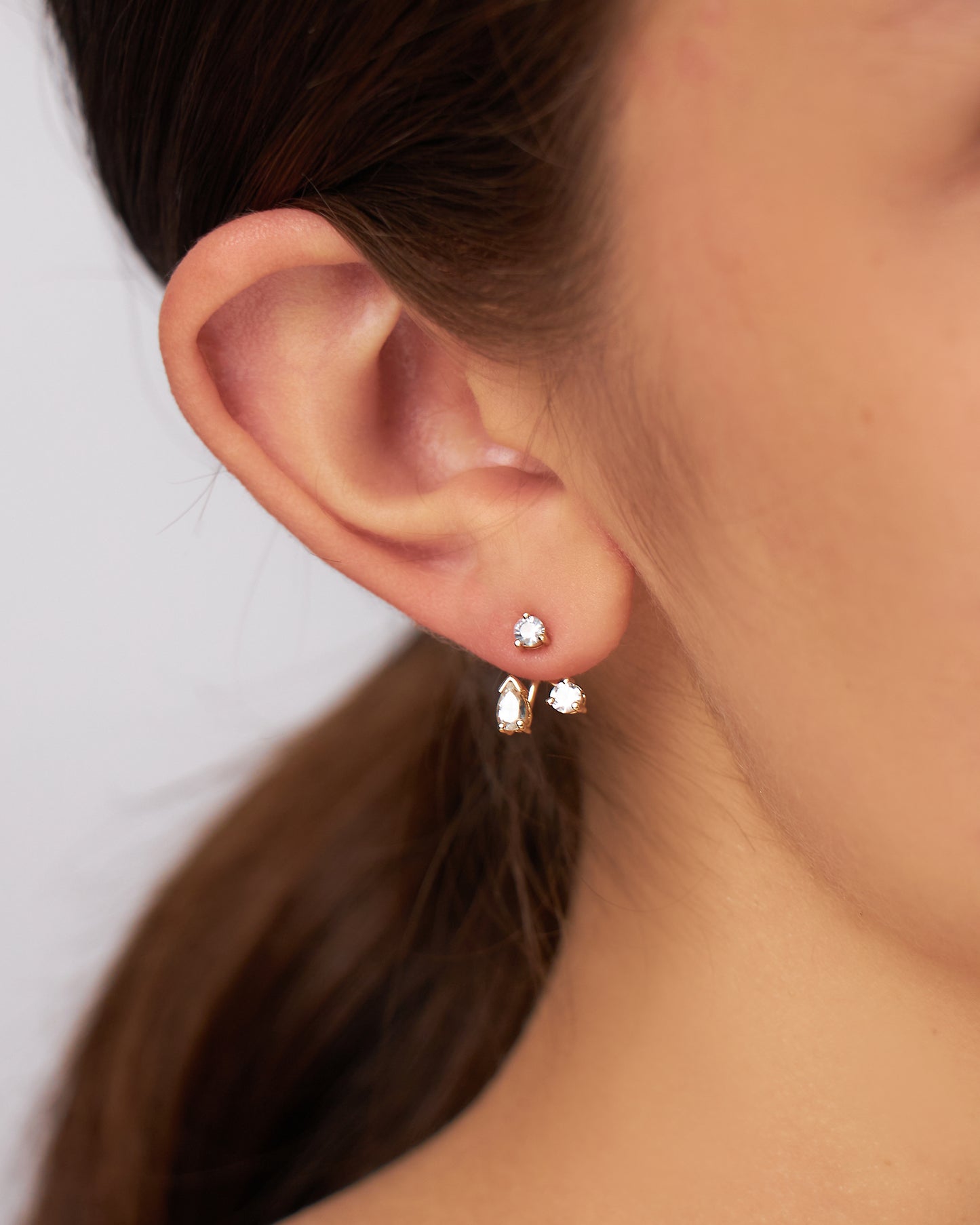 Ear Jacket Unitário Oli em Ouro 18K e Safiras Brancas