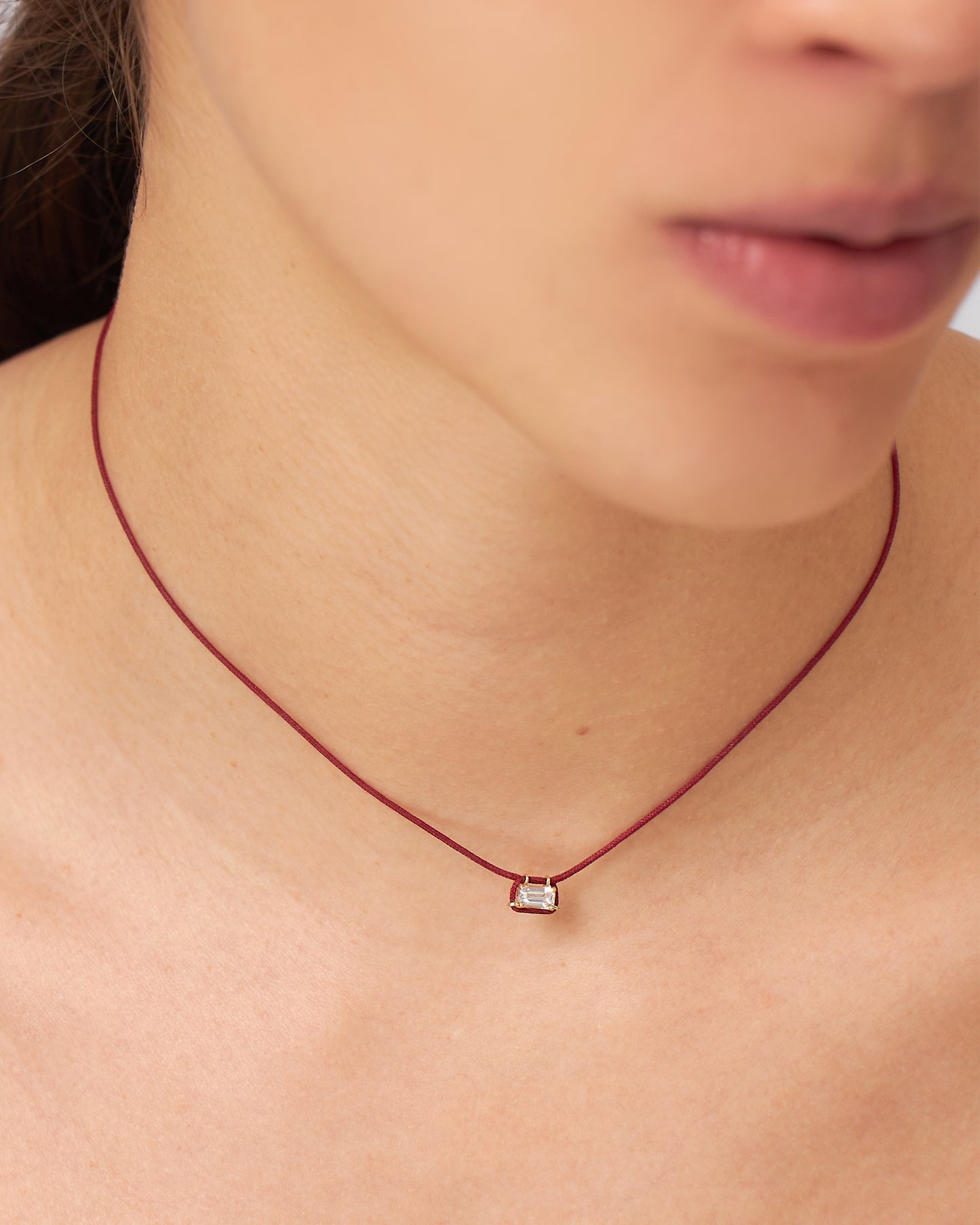 Colar Cord Nora Vermelho em Ouro 18K e Safira Branca