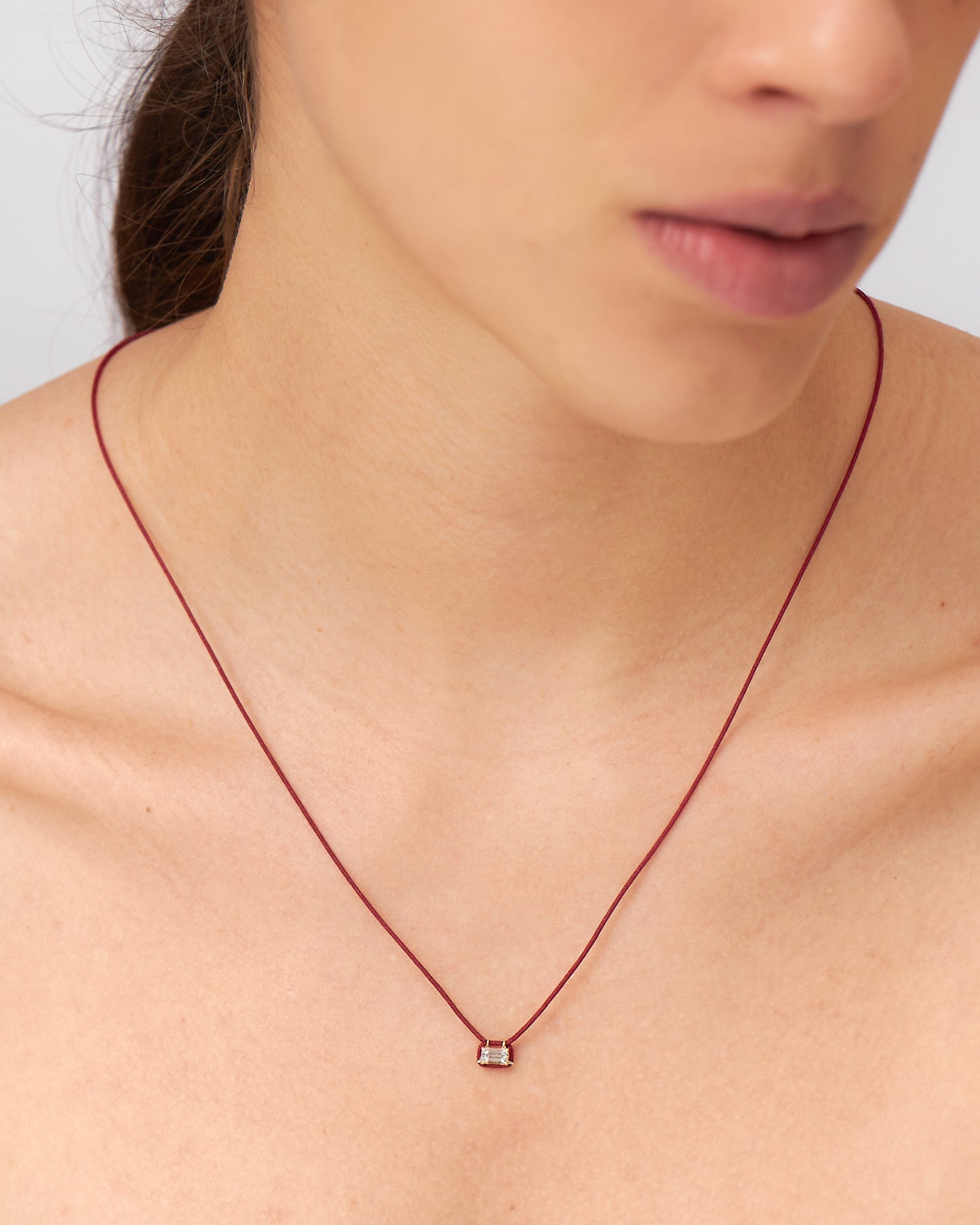 Colar Cord Nora Vermelho em Ouro 18K e Safira Branca