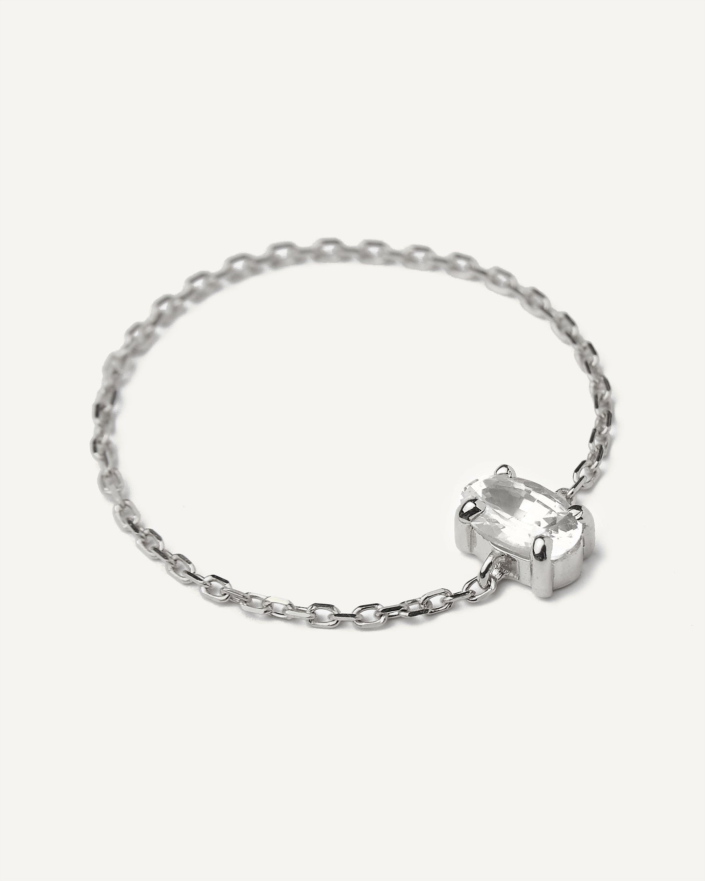 Anel Corrente Oval em Ouro Branco 18K e Safira Branca