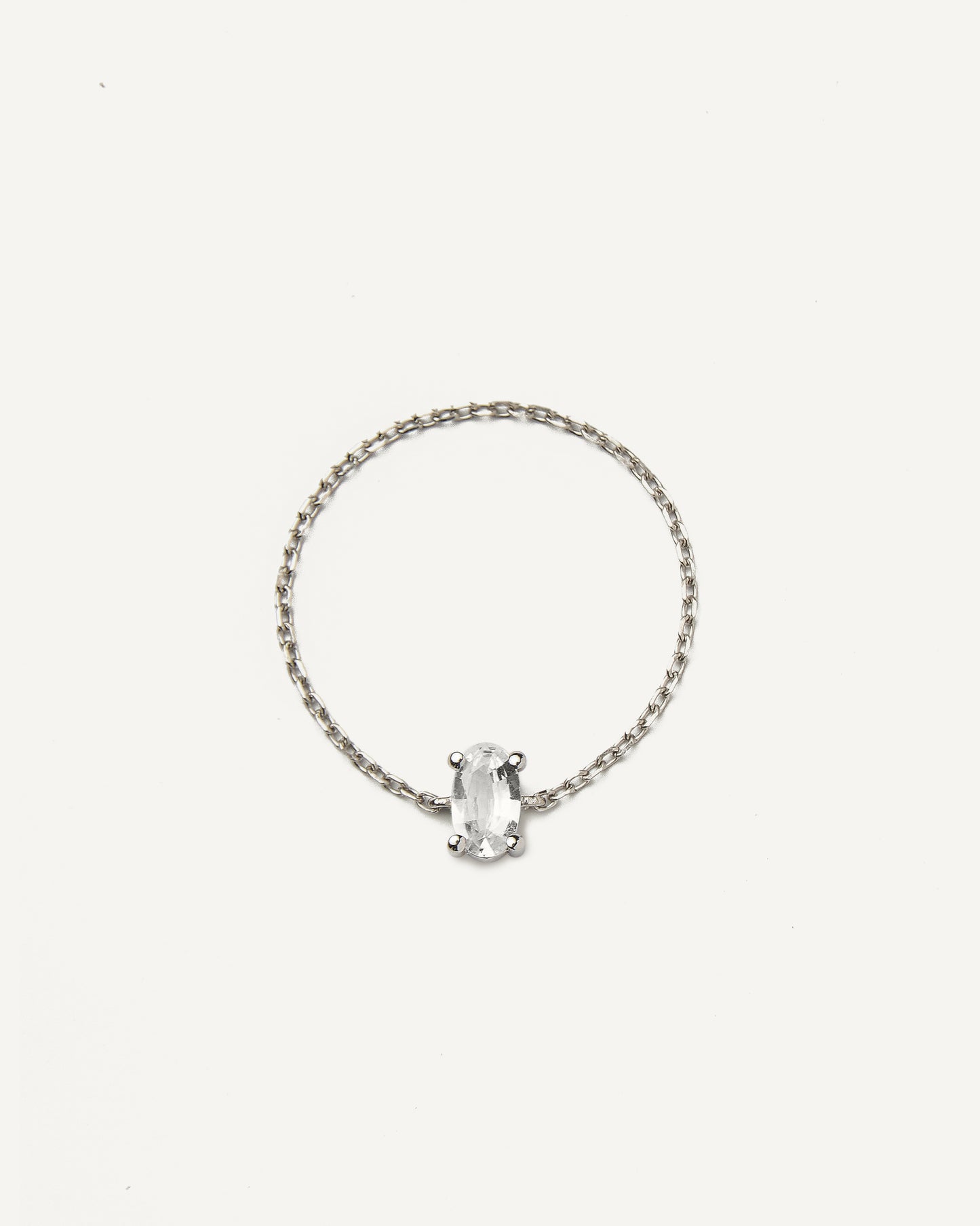 Anel Corrente Oval em Ouro Branco 18K e Safira Branca