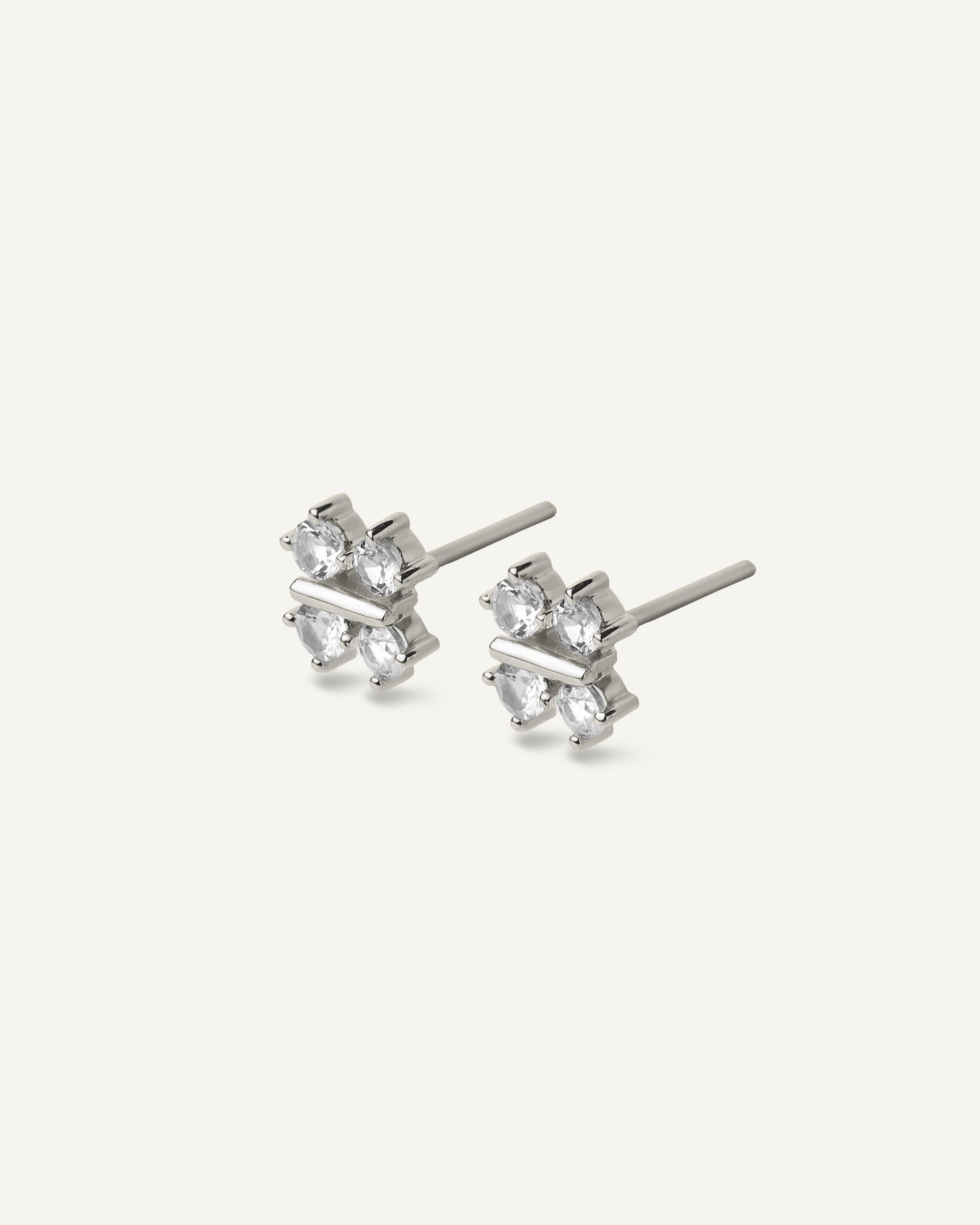 Brinco Lia em Ouro Branco 18K e Safiras Brancas
