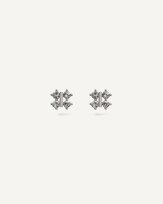 Brinco Lia em Ouro Branco 18K e Safiras Brancas